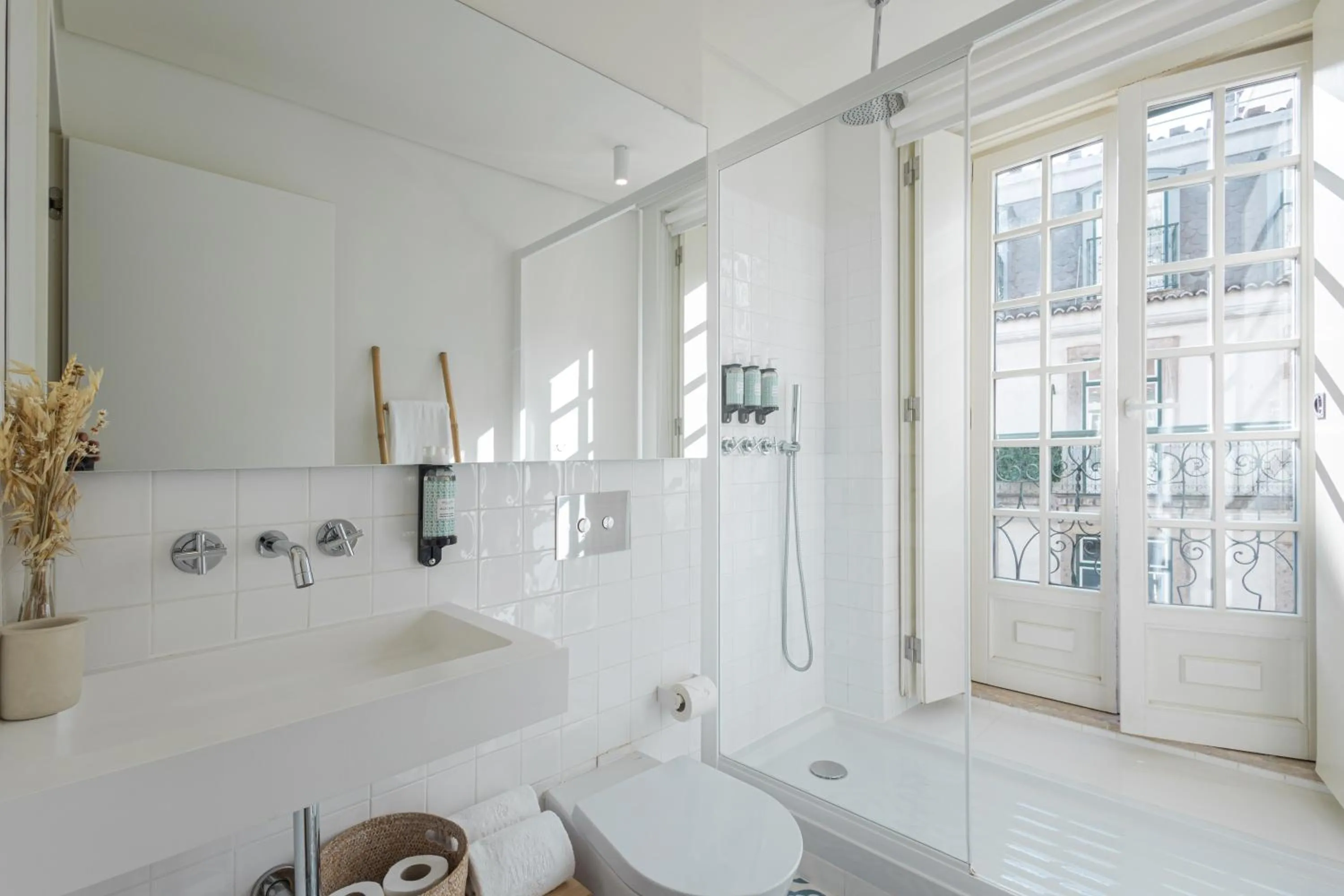 Bathroom in Almaria - Officina Real Apartments | Chiado