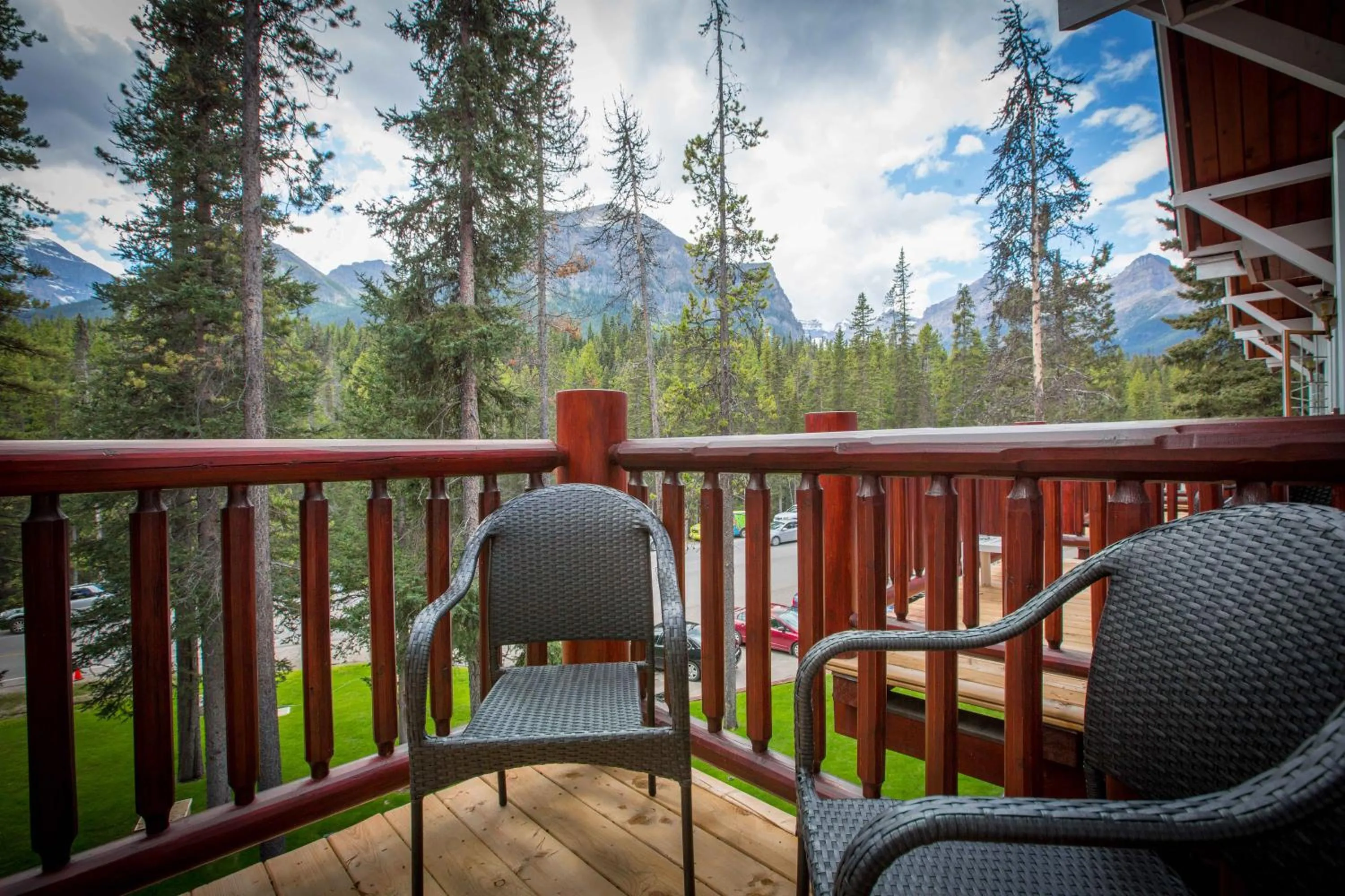 One-Bedroom Suite with Mountain View in Paradise Lodge and Bungalows