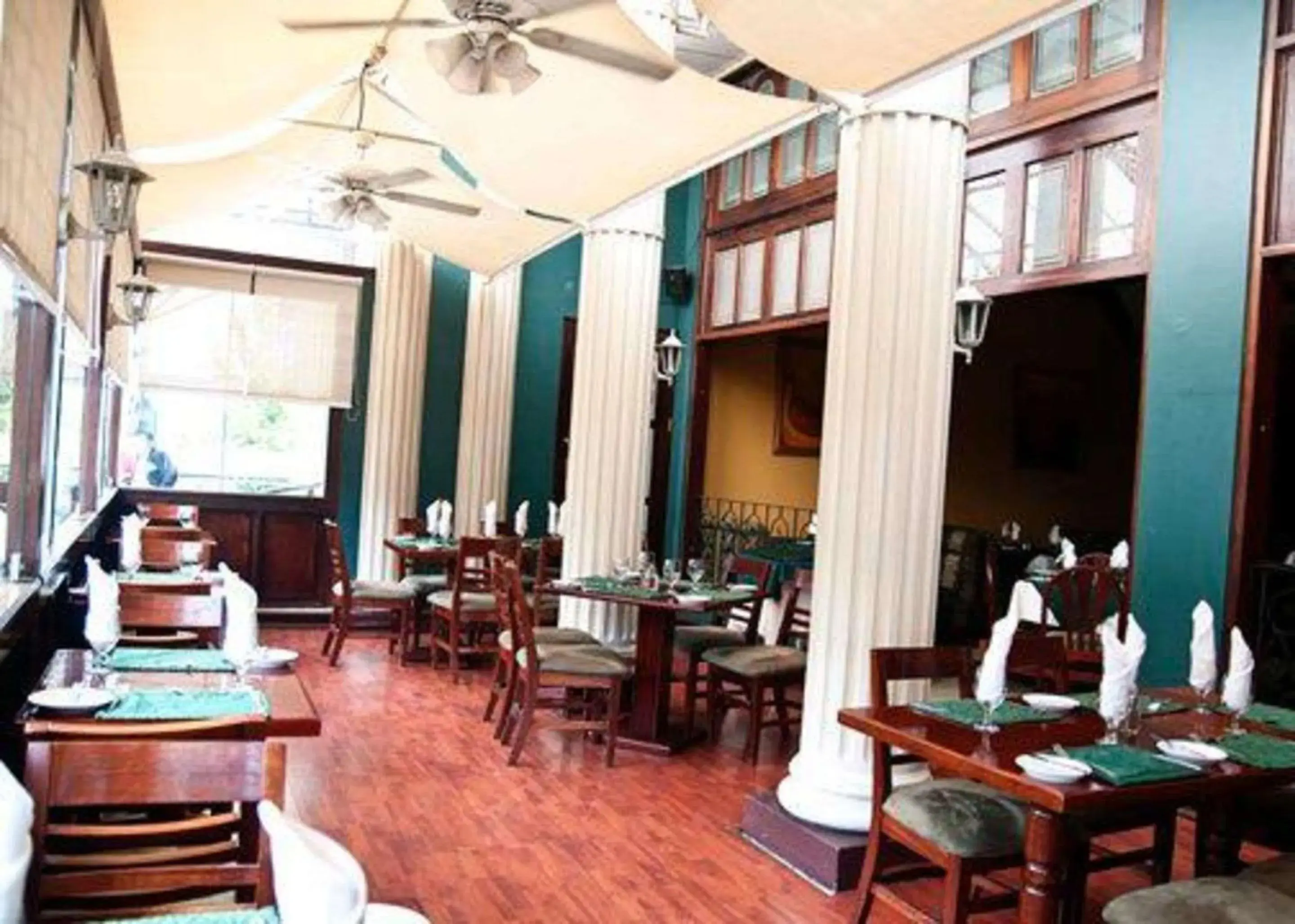 Restaurant/places to eat in Sleep Inn Paseo Las Damas Restaurant/places to eat in Sleep Inn Paseo Las Damas