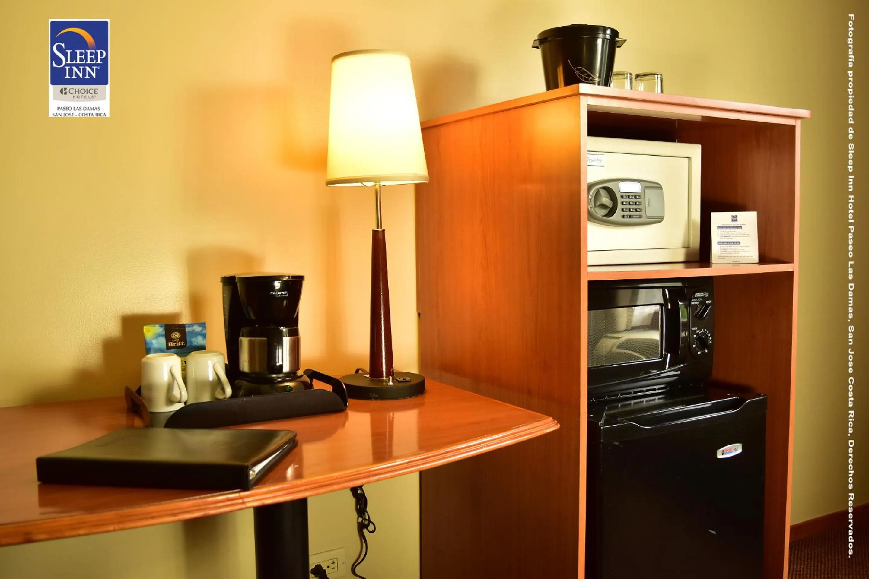 Coffee/tea facilities in Sleep Inn Paseo Las Damas