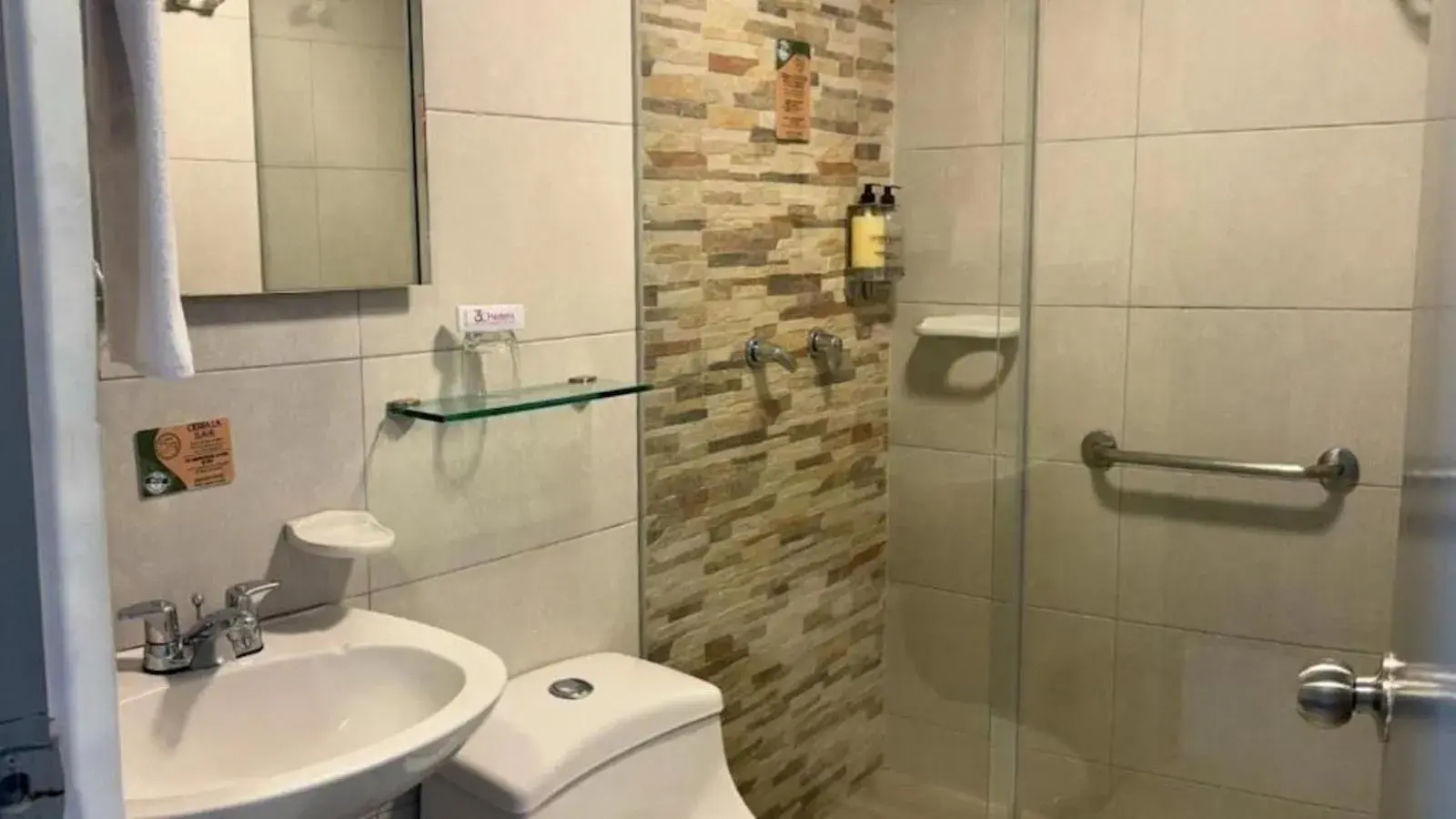 Bathroom in GIO hotel Tama Cartagena Bathroom in GIO hotel Tama Cartagena