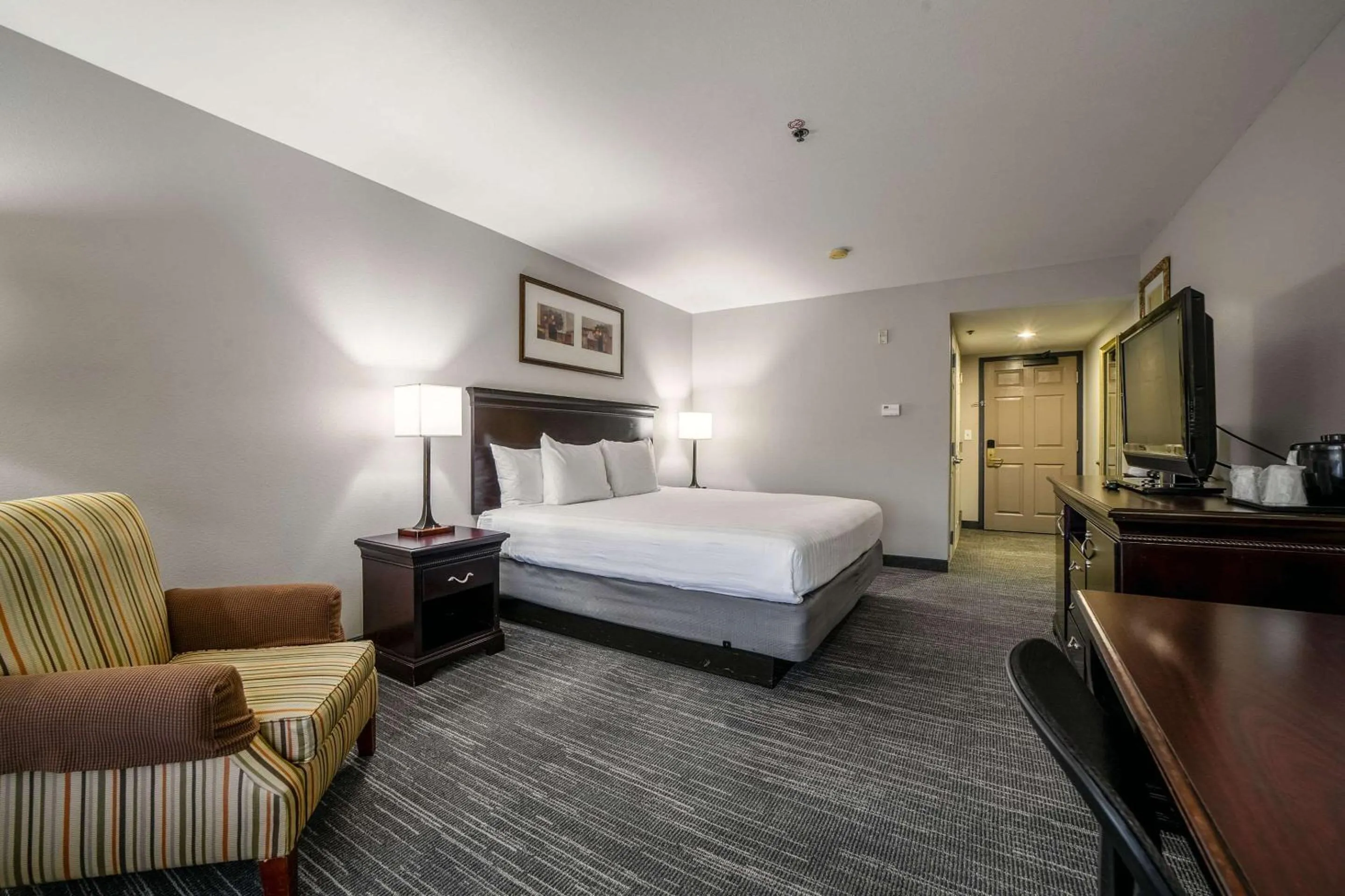 Bedroom, Bed in Country Inn & Suites by Radisson, Ontario at Ontario Mills, CA