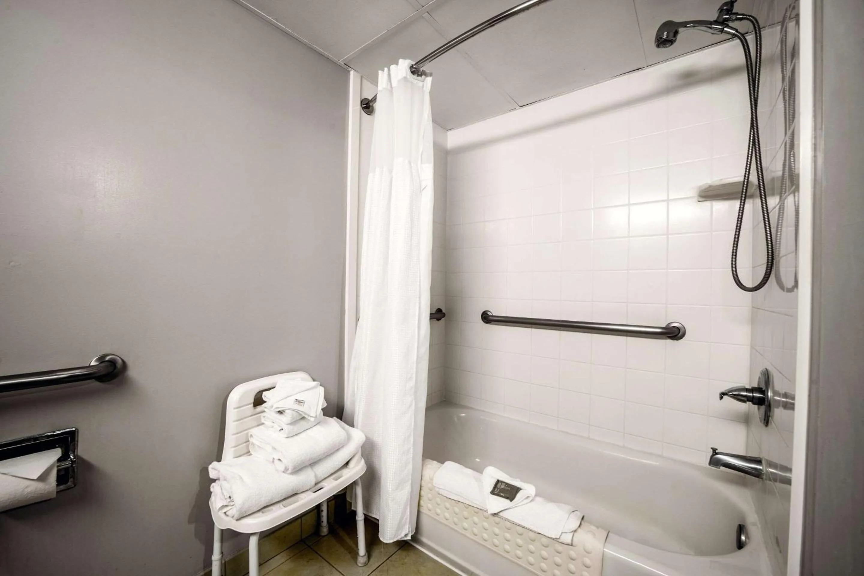 Bedroom in Country Inn & Suites by Radisson, Ontario at Ontario Mills, CA