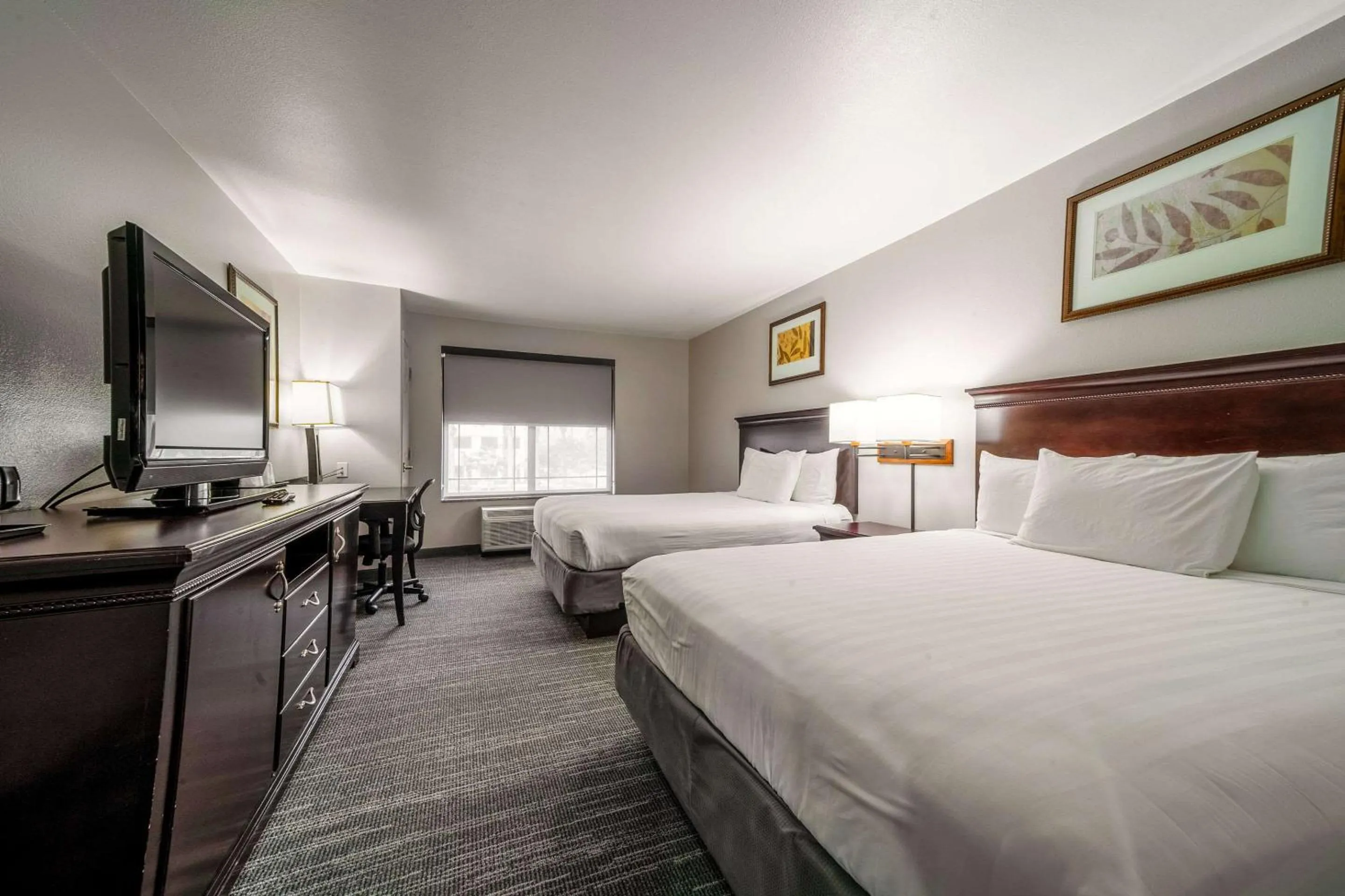 Bedroom, Bed in Country Inn & Suites by Radisson, Ontario at Ontario Mills, CA