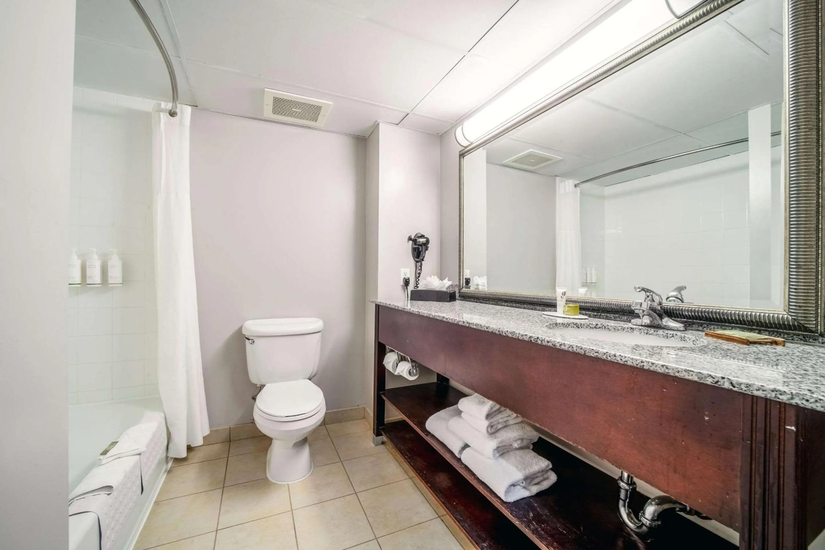 Bedroom in Country Inn & Suites by Radisson, Ontario at Ontario Mills, CA