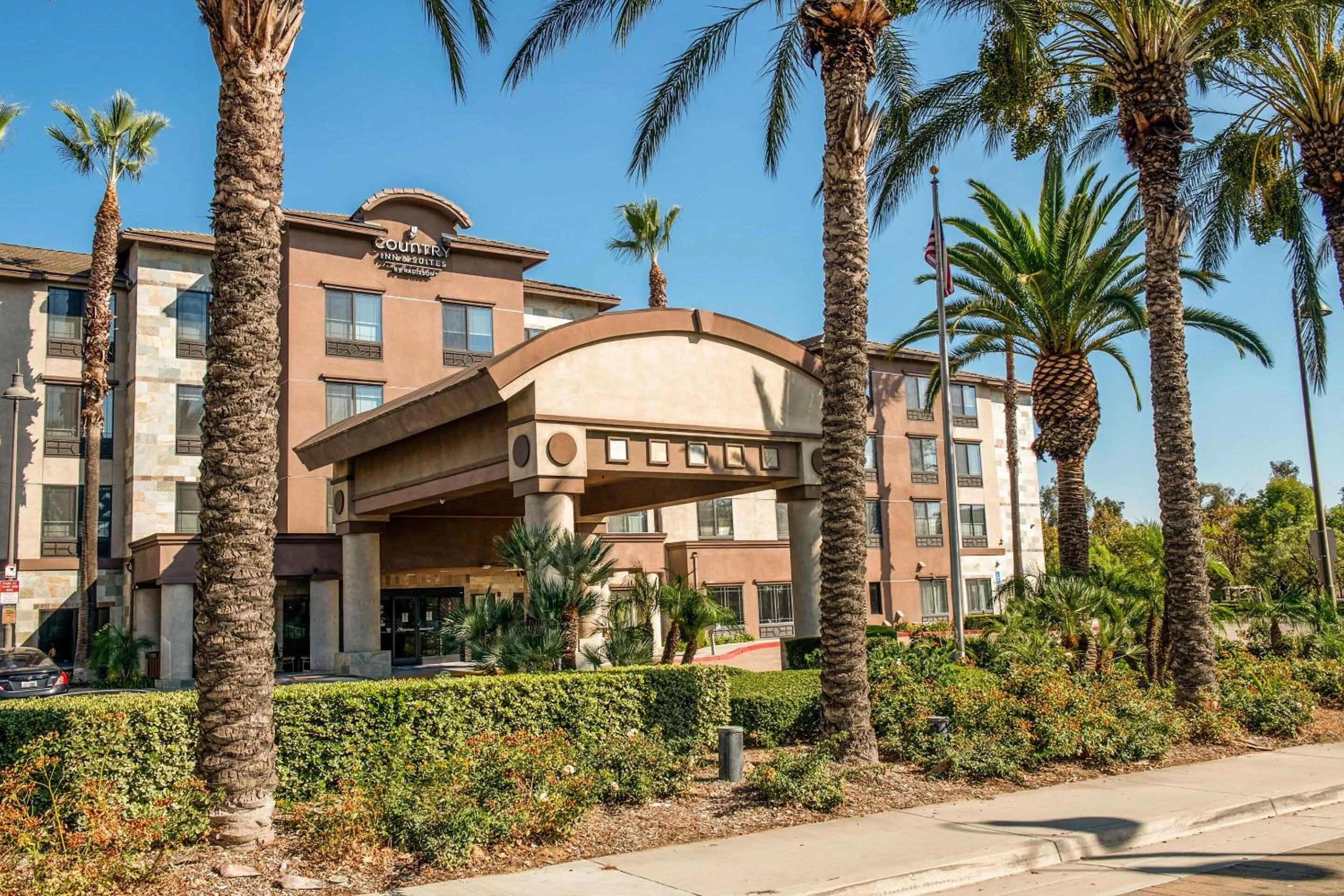 Property building in Country Inn & Suites by Radisson, Ontario at Ontario Mills, CA