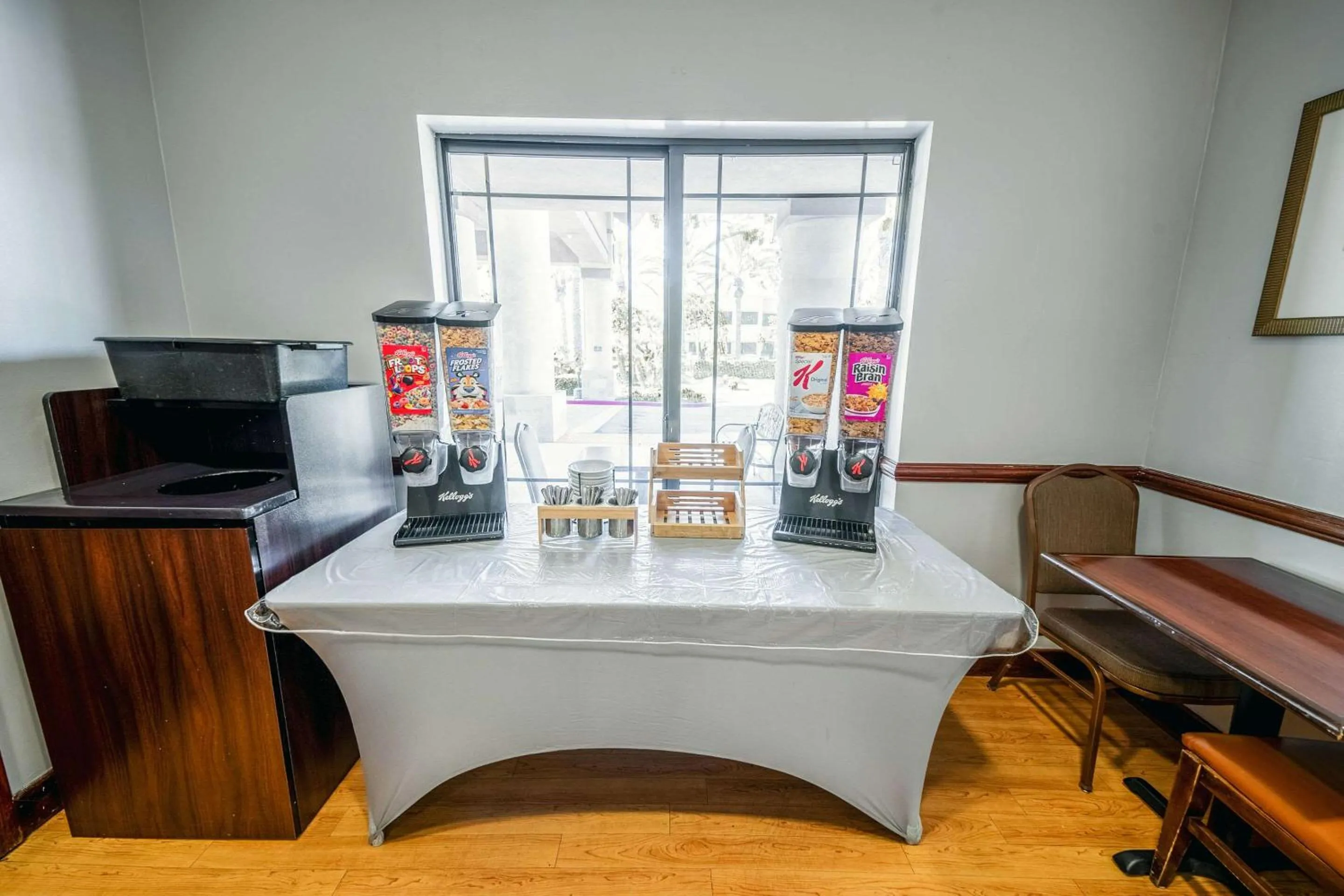 Breakfast in Country Inn & Suites by Radisson, Ontario at Ontario Mills, CA