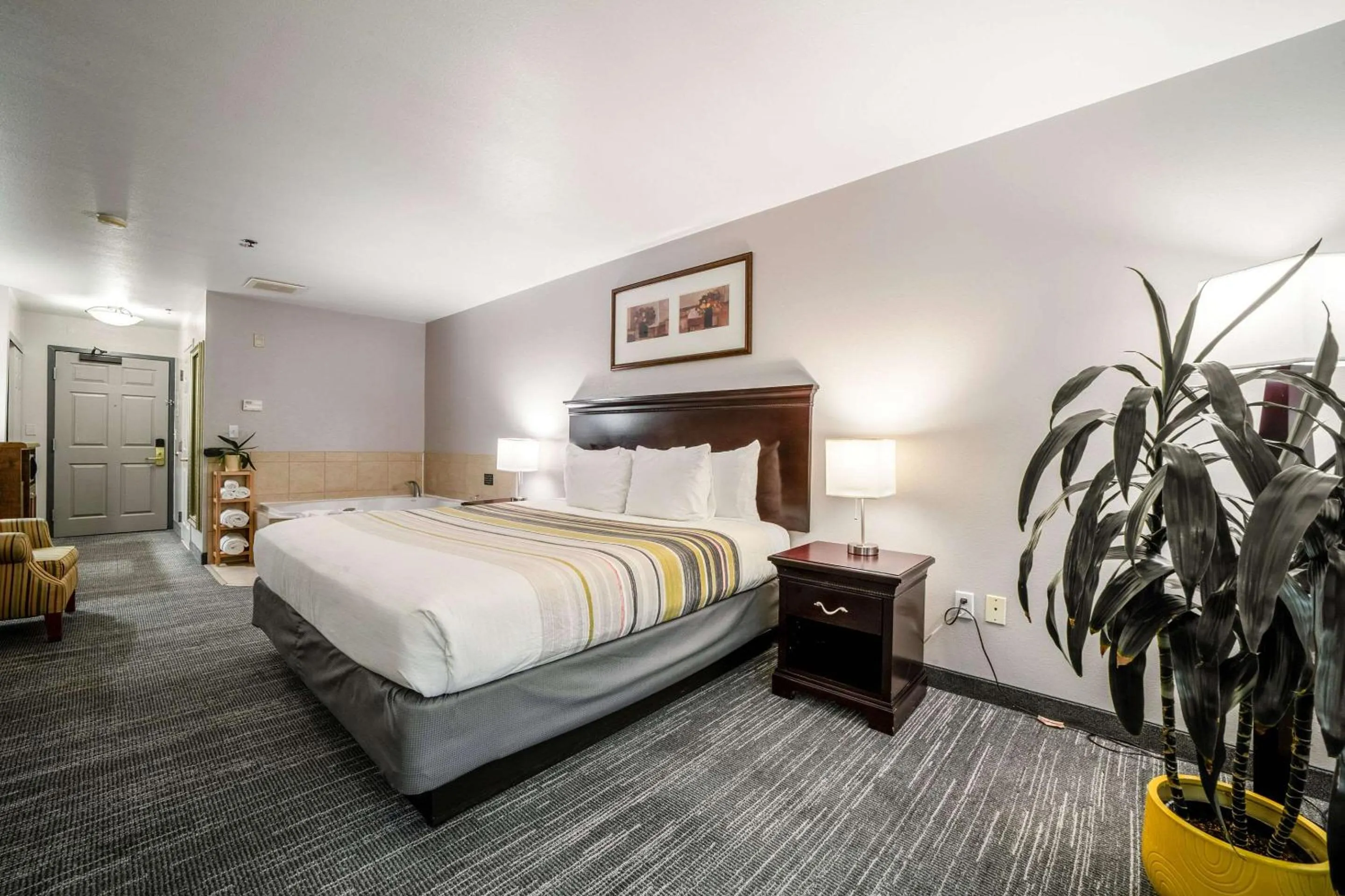 Bedroom, Bed in Country Inn & Suites by Radisson, Ontario at Ontario Mills, CA