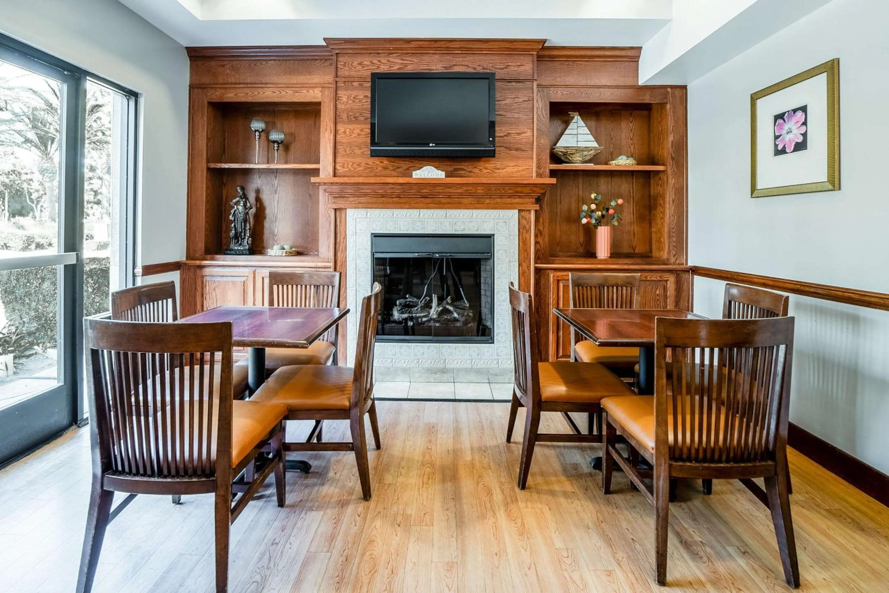 Breakfast in Country Inn & Suites by Radisson, Ontario at Ontario Mills, CA