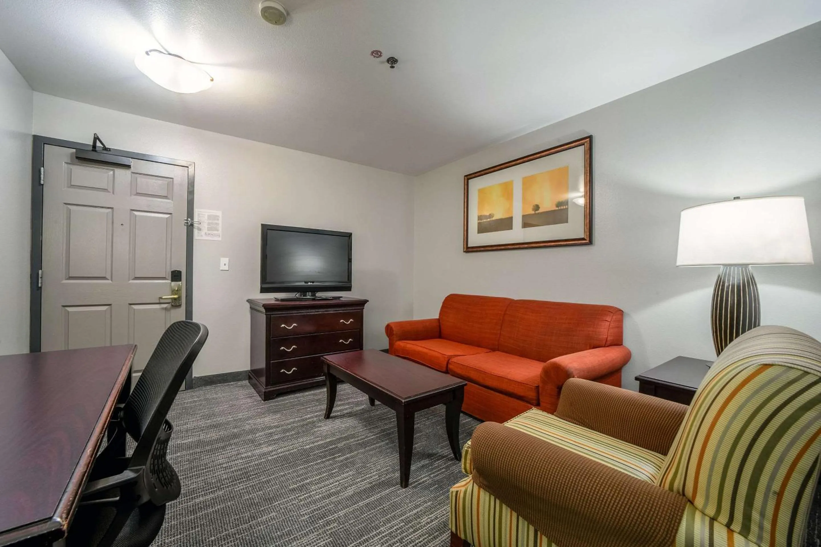 Bedroom in Country Inn & Suites by Radisson, Ontario at Ontario Mills, CA