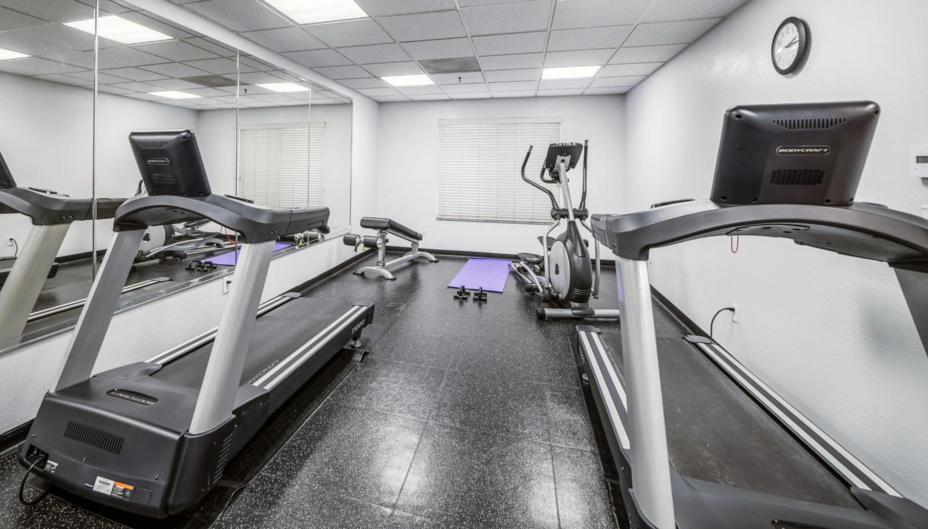 Fitness centre/facilities in Country Inn & Suites by Radisson, Ontario at Ontario Mills, CA