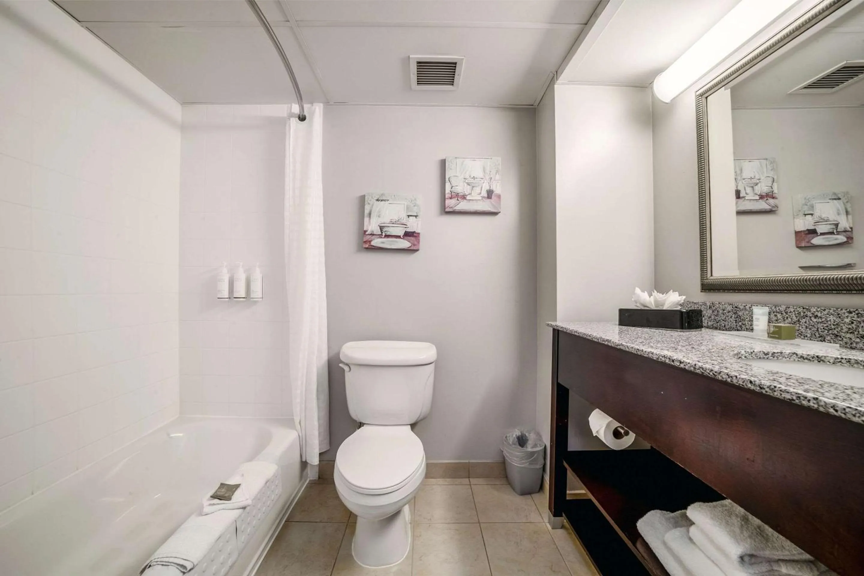 Bedroom in Country Inn & Suites by Radisson, Ontario at Ontario Mills, CA