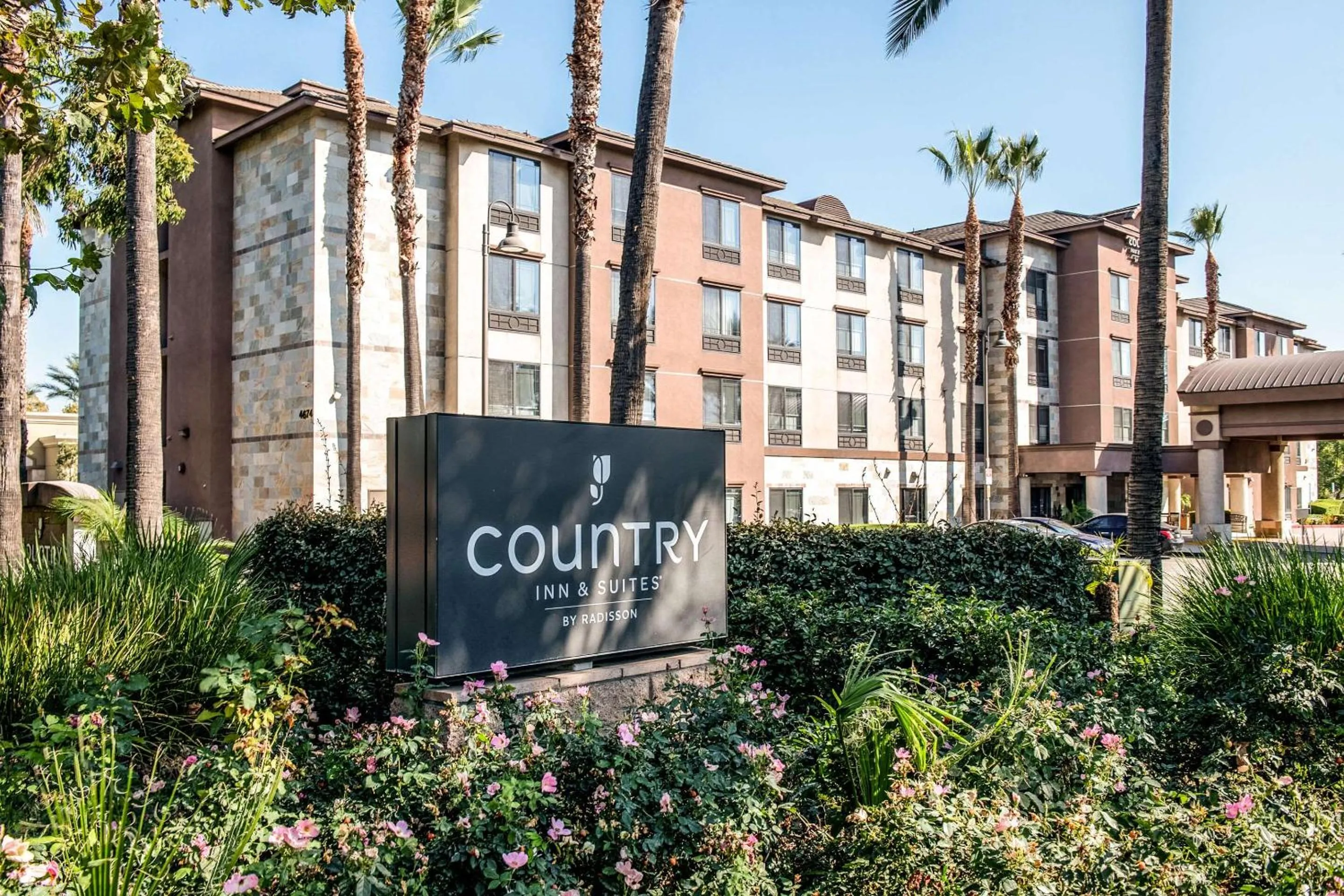 Property building in Country Inn & Suites by Radisson, Ontario at Ontario Mills, CA