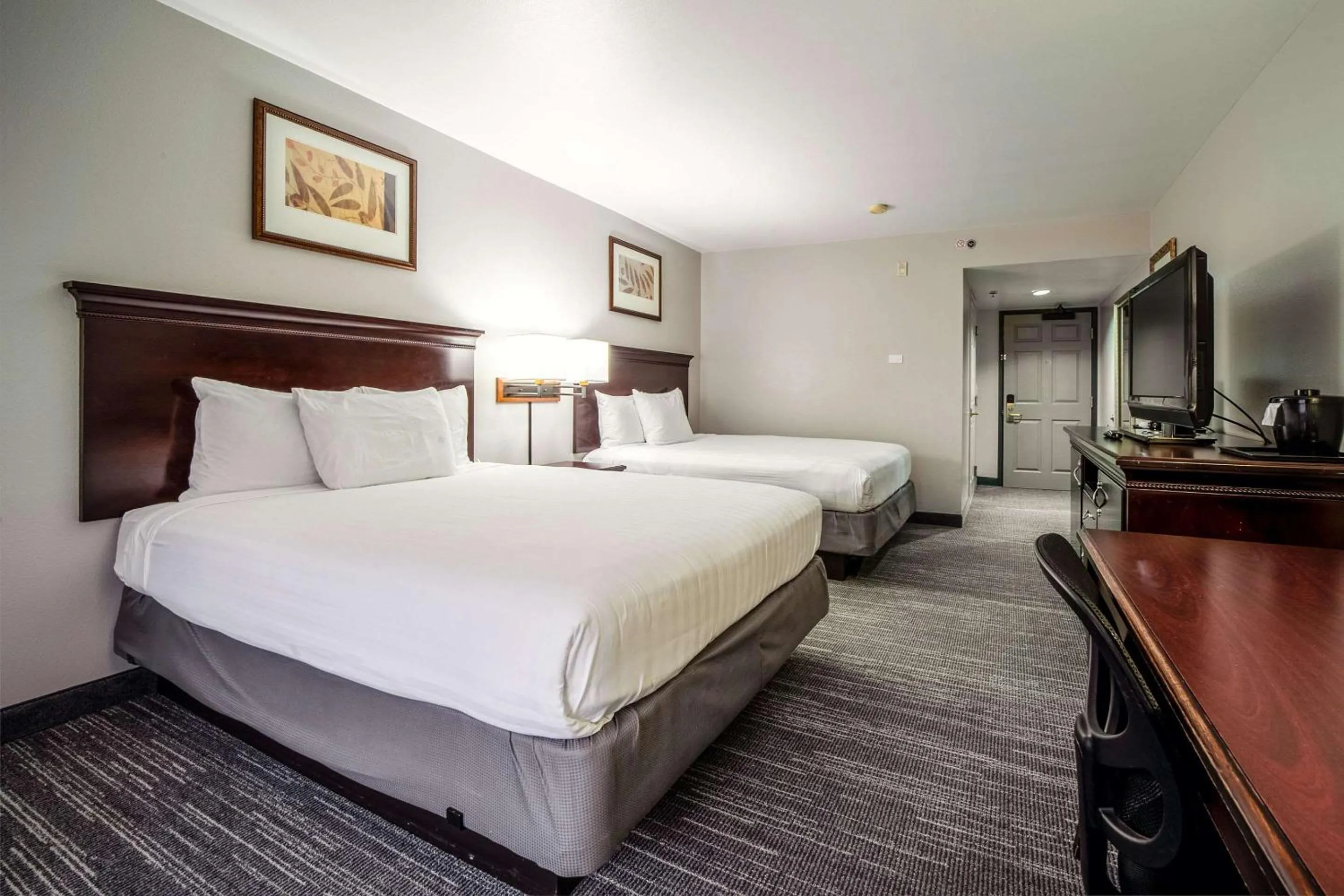 Bedroom, Bed in Country Inn & Suites by Radisson, Ontario at Ontario Mills, CA