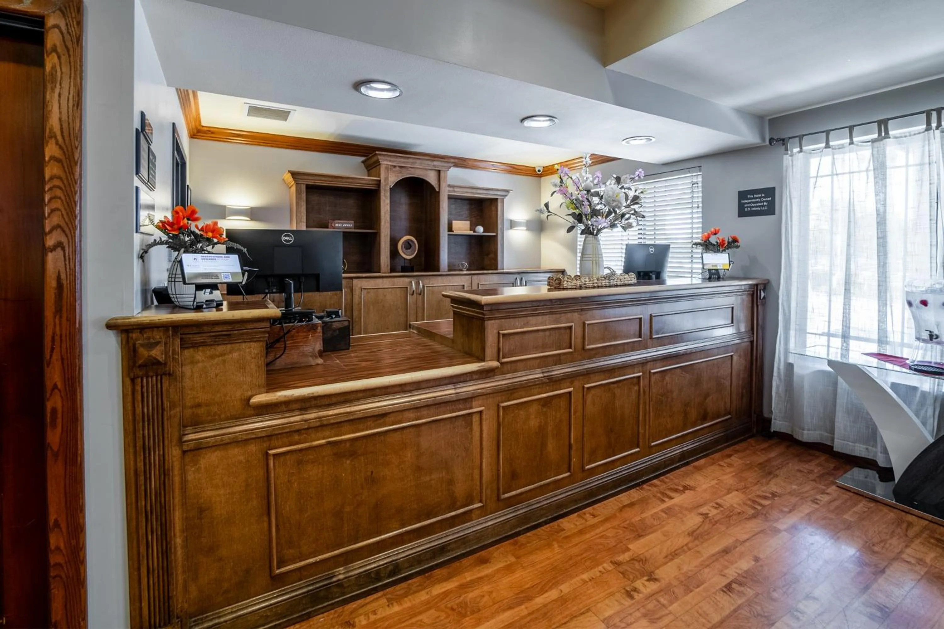 Lobby or reception in Country Inn & Suites by Radisson, Ontario at Ontario Mills, CA