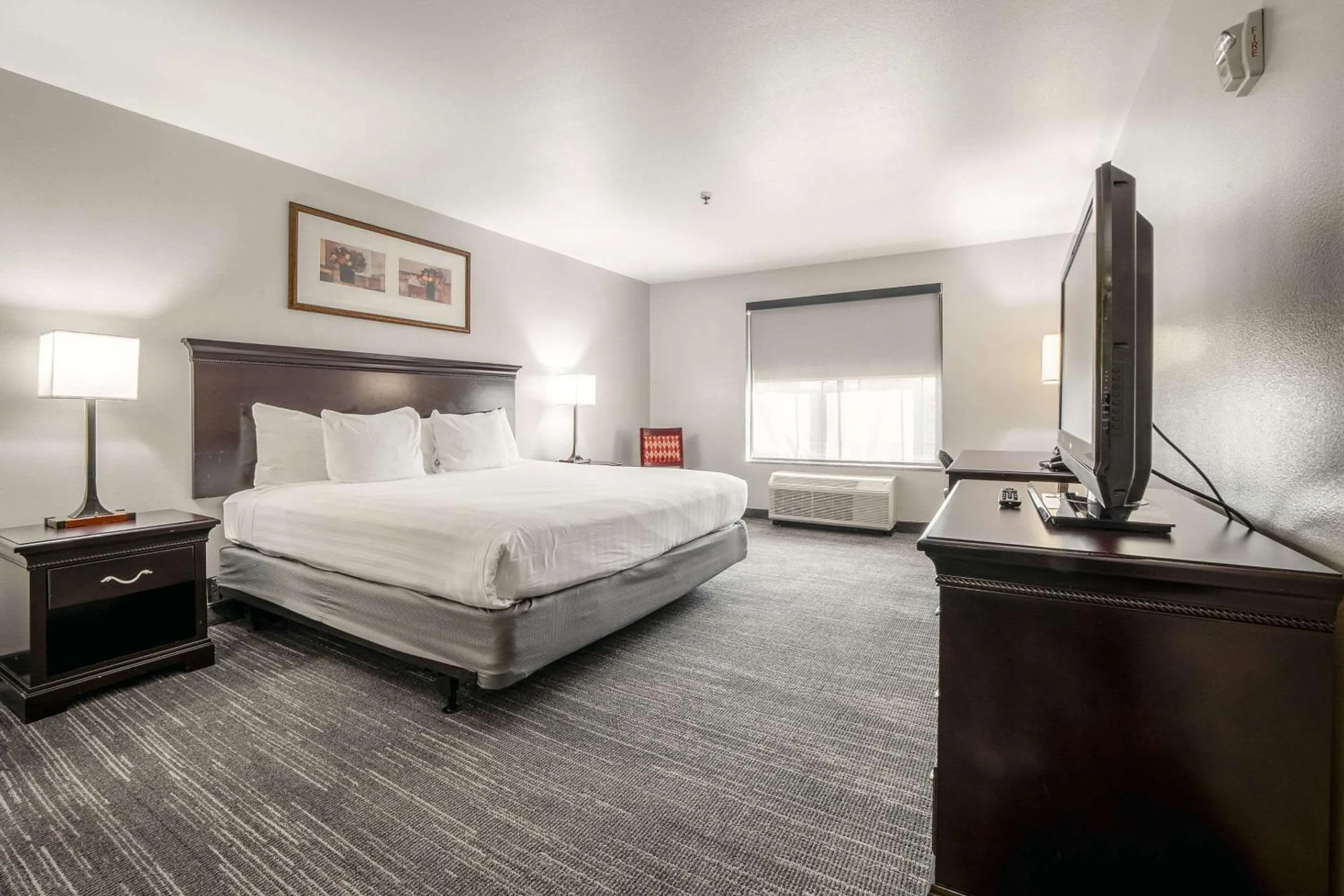 Bedroom, Bed in Country Inn & Suites by Radisson, Ontario at Ontario Mills, CA
