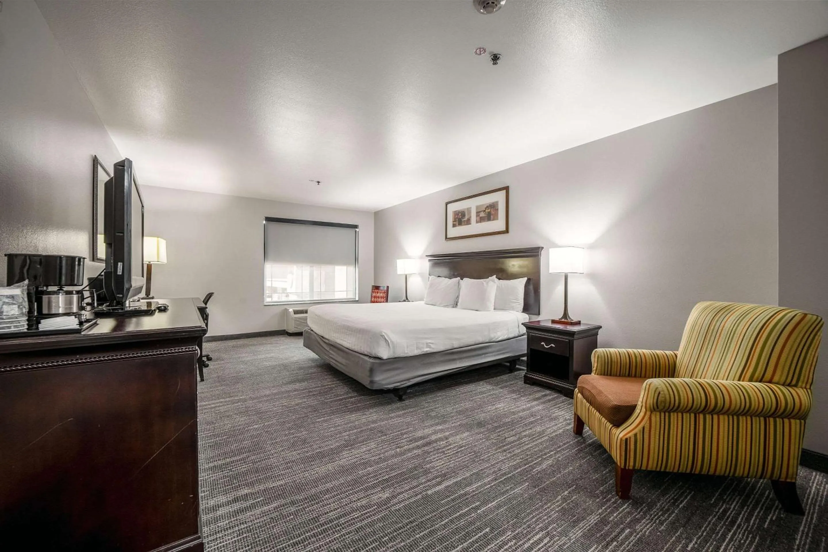 Bedroom, Bed in Country Inn & Suites by Radisson, Ontario at Ontario Mills, CA