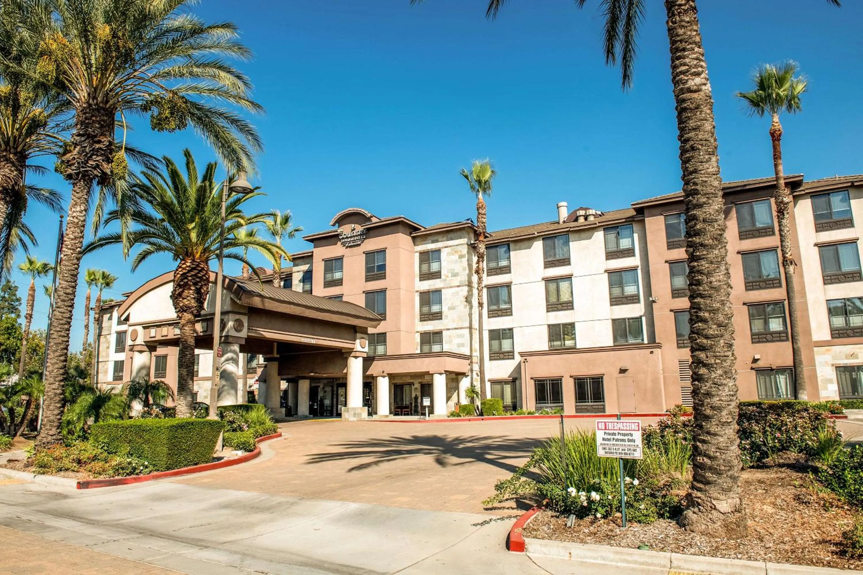 Property building in Country Inn & Suites by Radisson, Ontario at Ontario Mills, CA