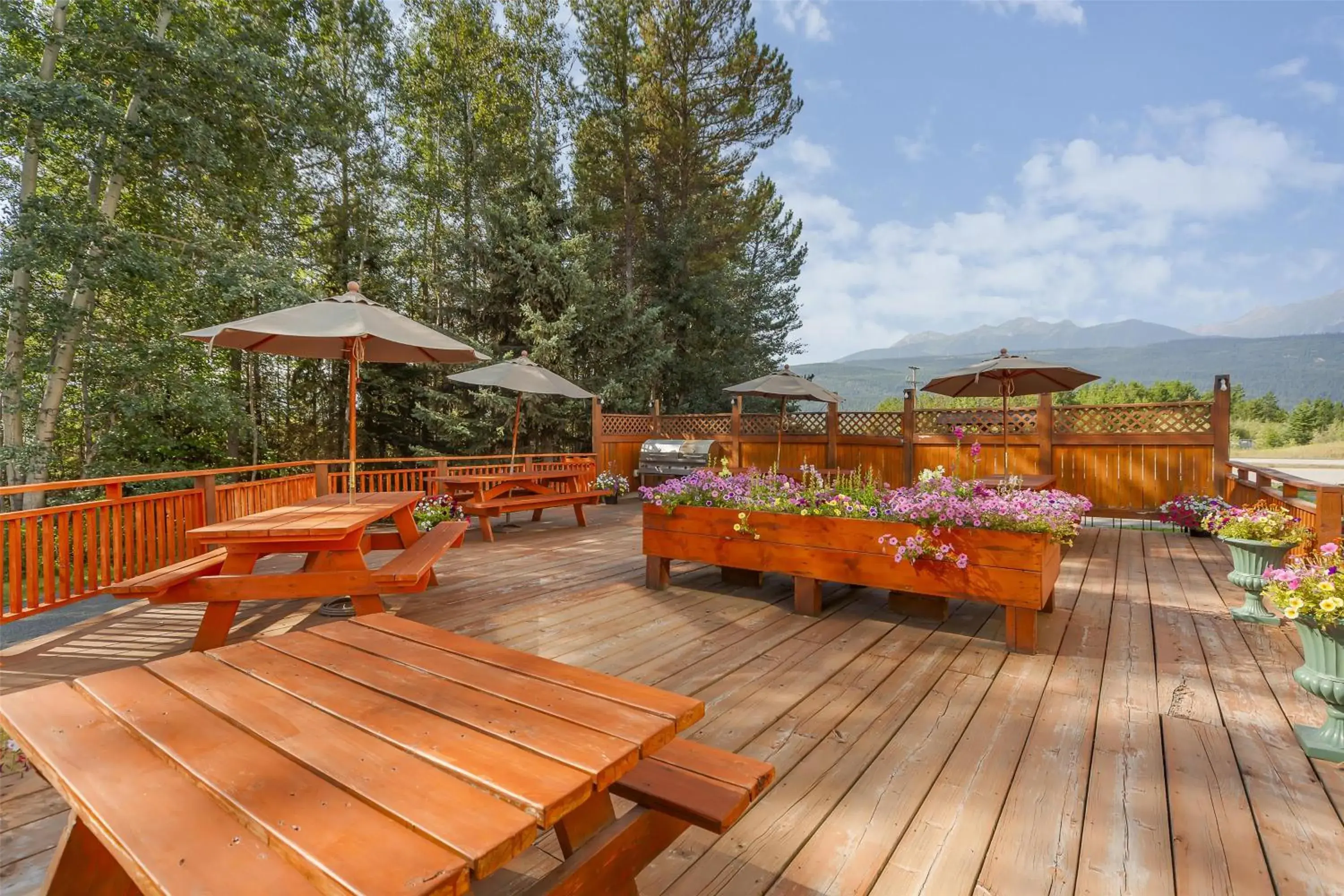 Property building in Best Western Plus Valemount Inn & Suites Property building in Best Western Plus Valemount Inn & Suites