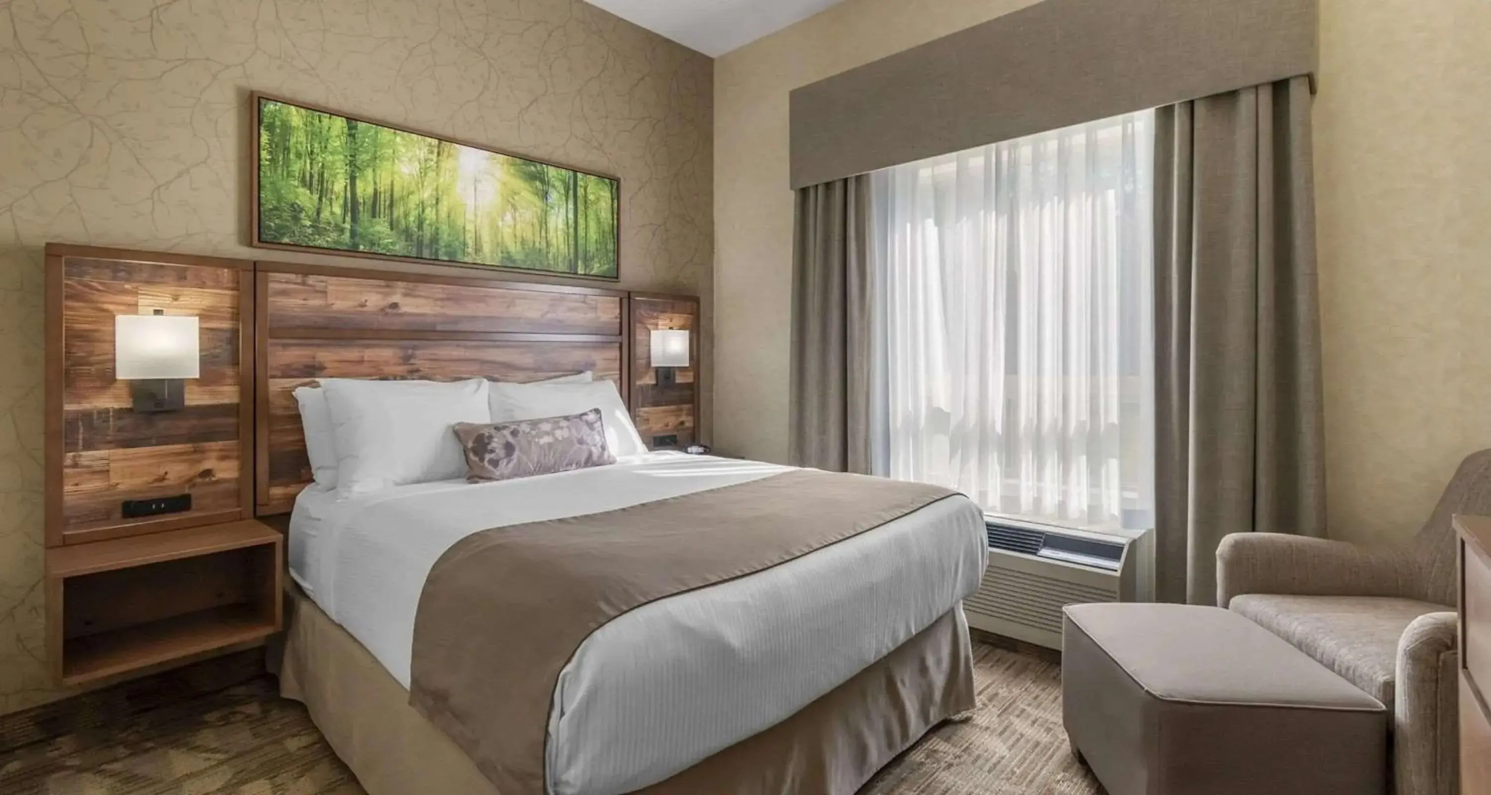 Bedroom, Bed in BEST WESTERN PLUS Valemount Inn & Suites Bedroom, Bed in BEST WESTERN PLUS Valemount Inn & Suites