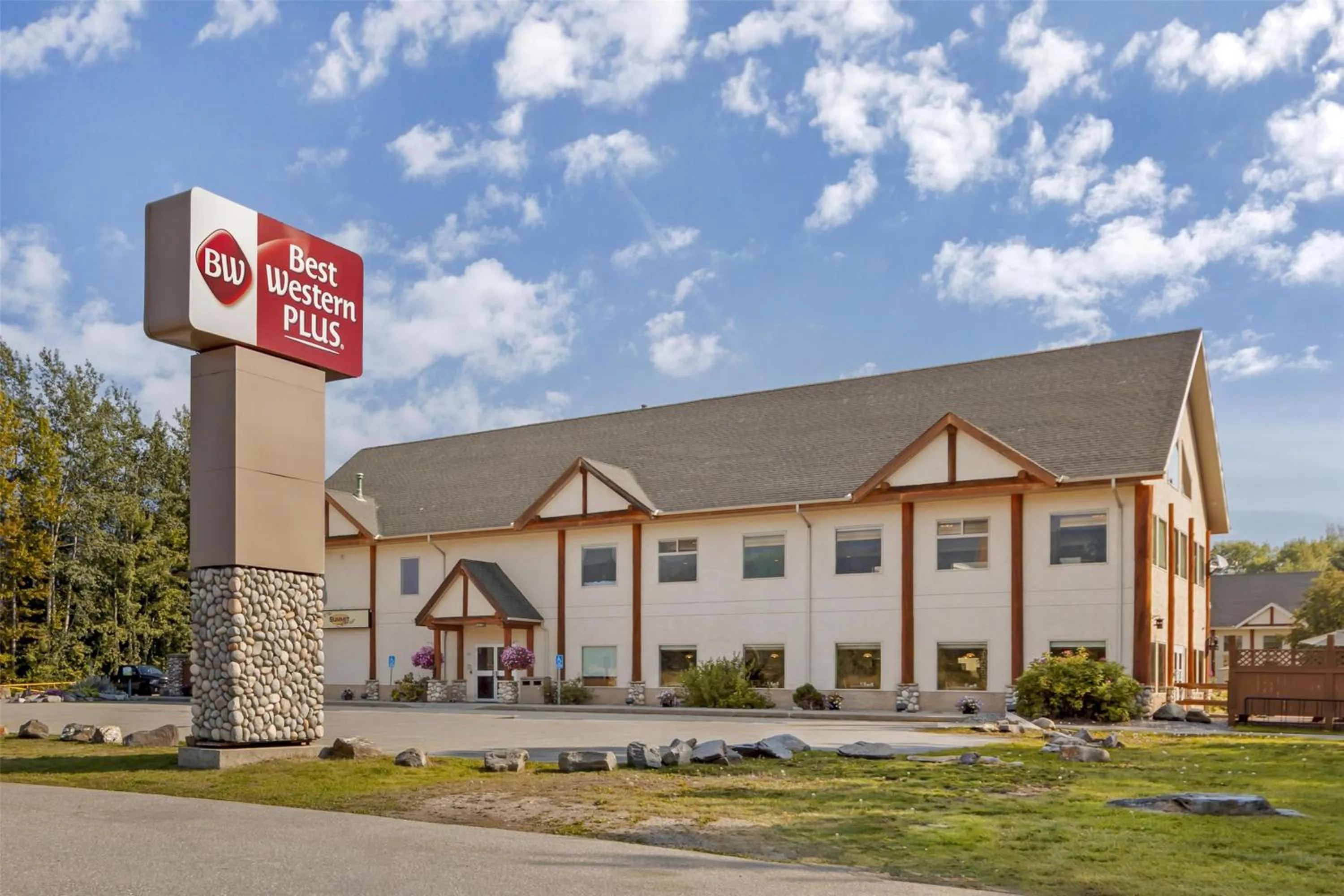 Property building in Best Western Plus Valemount Inn & Suites
