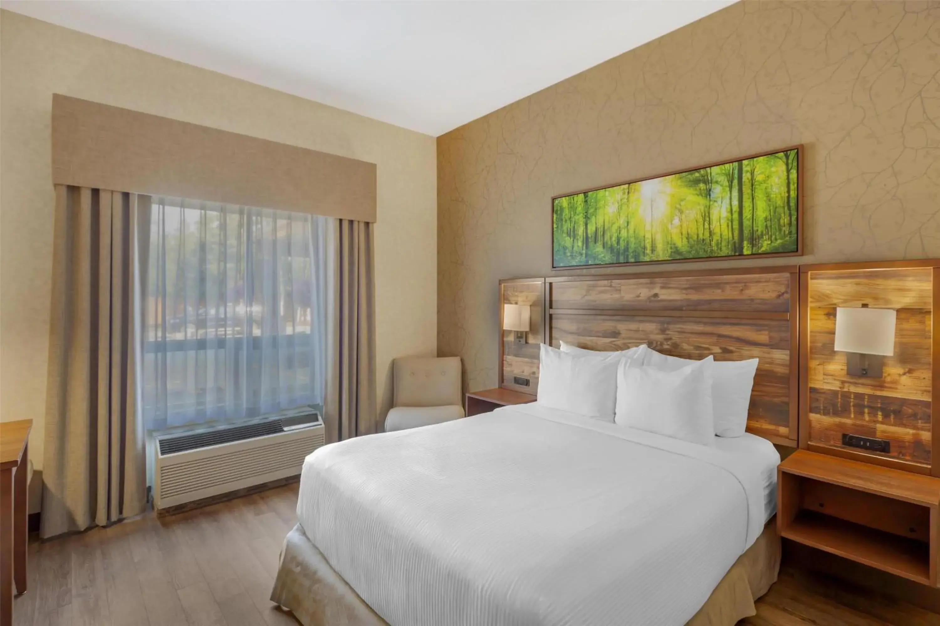 Bedroom, Bed in Best Western Plus Valemount Inn & Suites Bedroom, Bed in Best Western Plus Valemount Inn & Suites