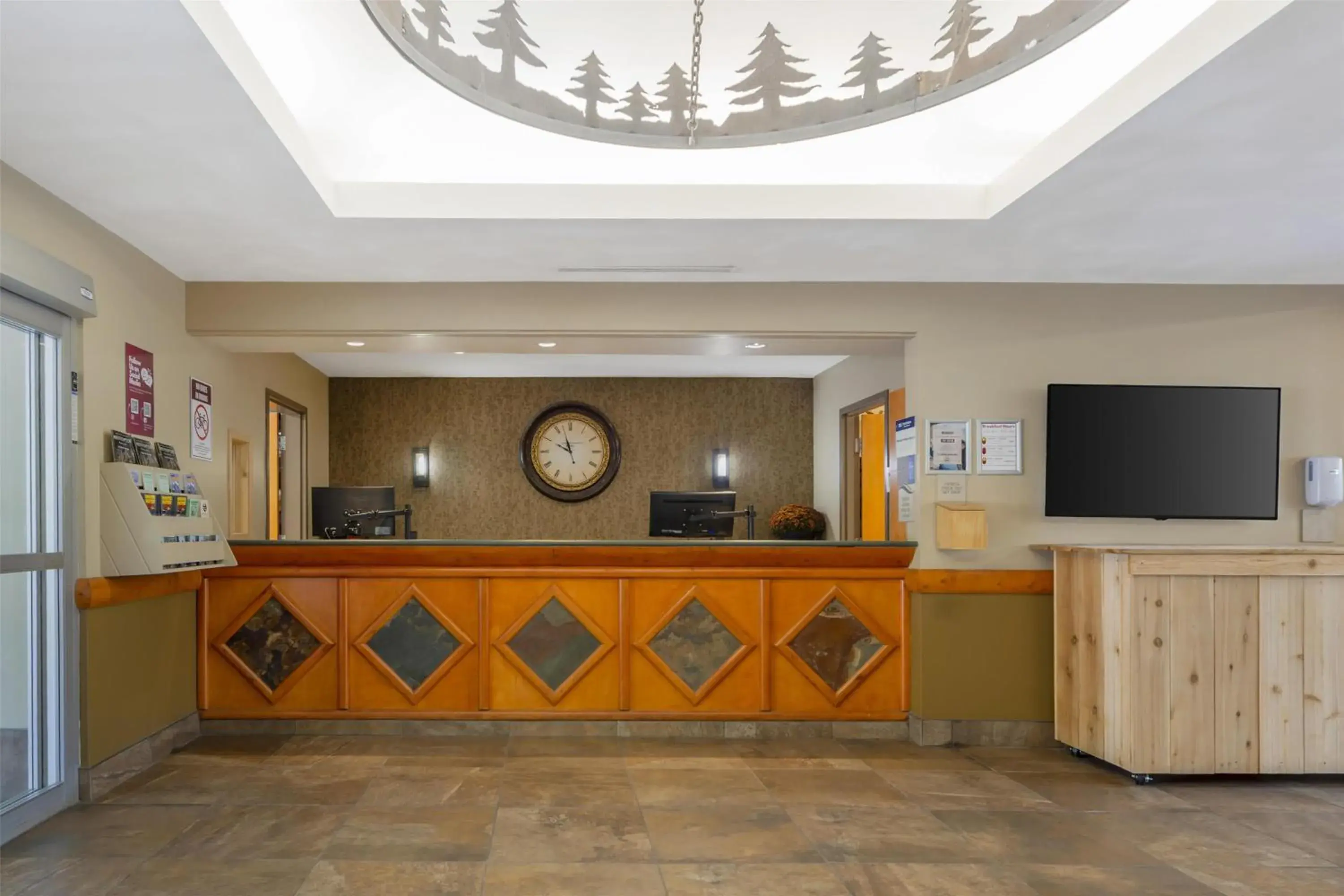 Lobby or reception in Best Western Plus Valemount Inn & Suites Lobby or reception in Best Western Plus Valemount Inn & Suites