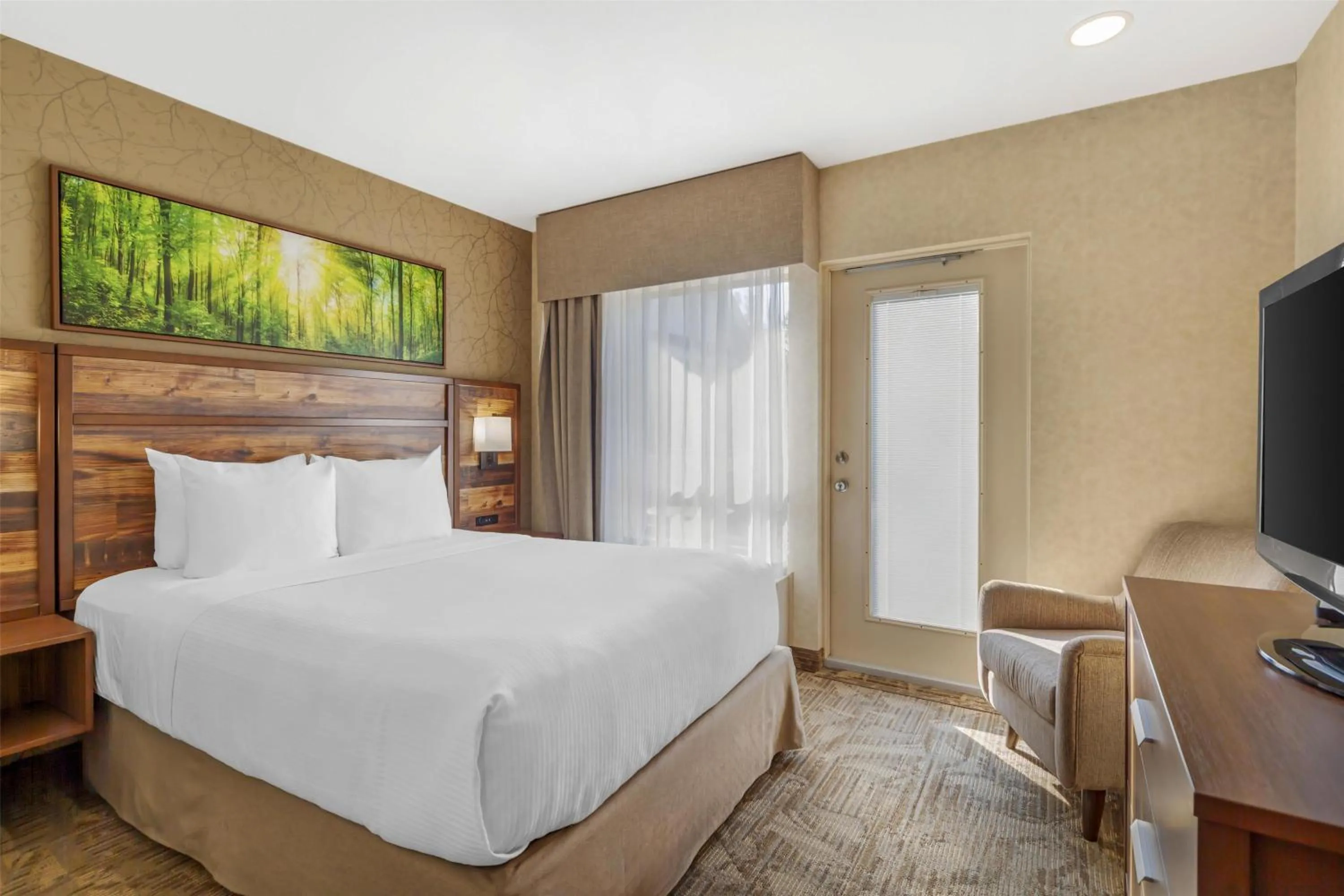 Photo of the whole room, Bed in Best Western Plus Valemount Inn & Suites