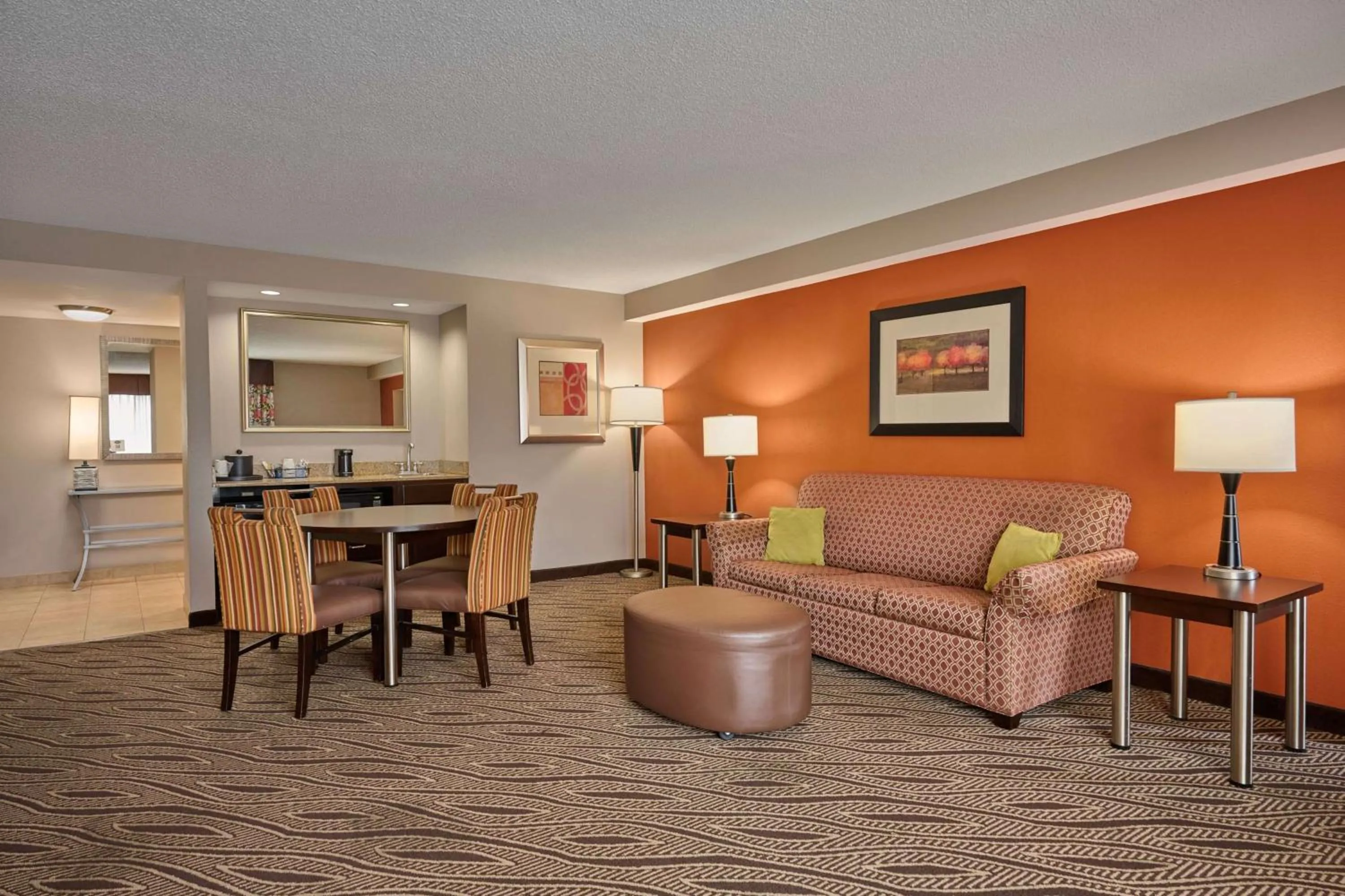 Living room in Hampton Inn Evansville Airport