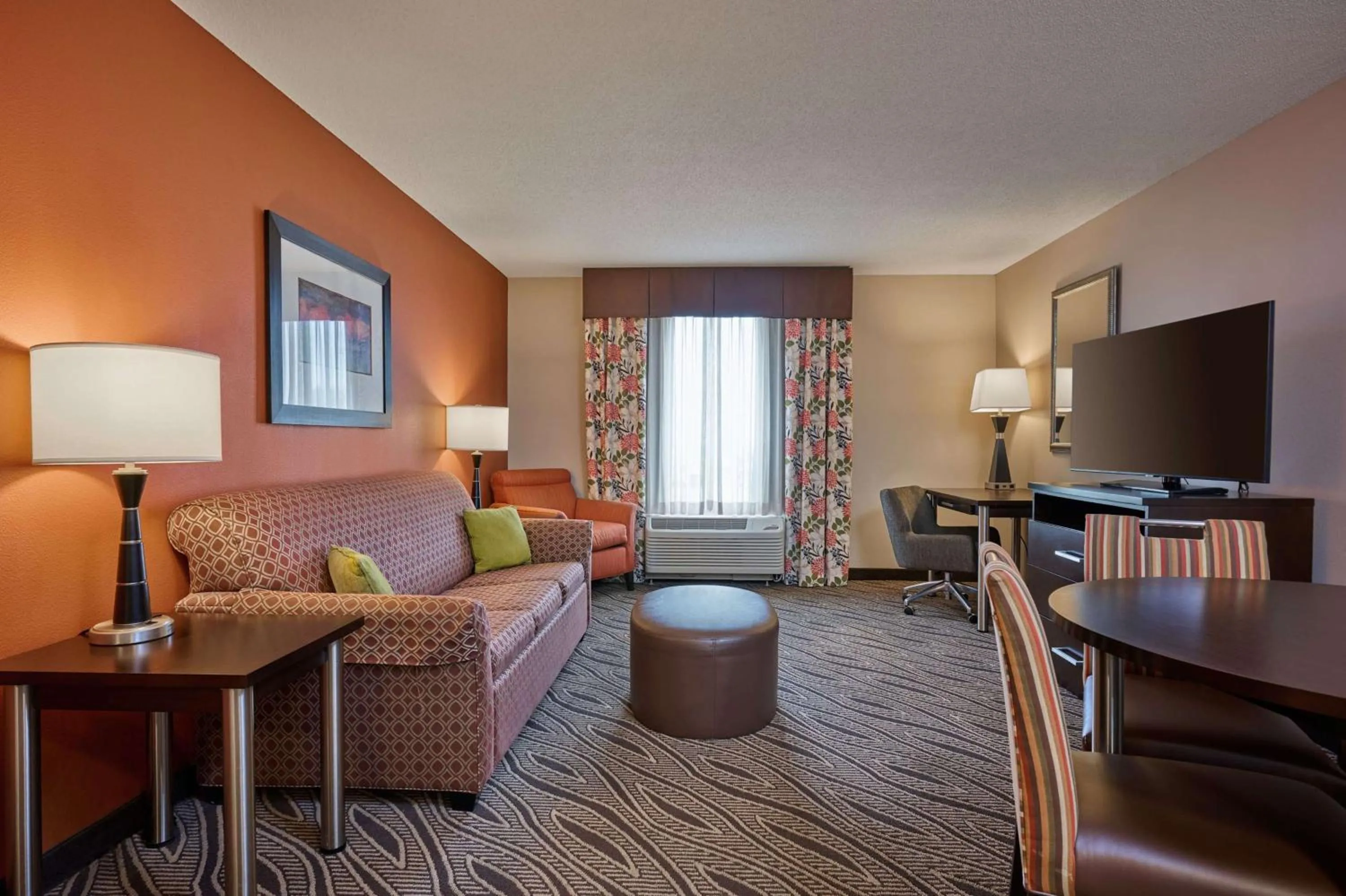 Living room in Hampton Inn Evansville Airport