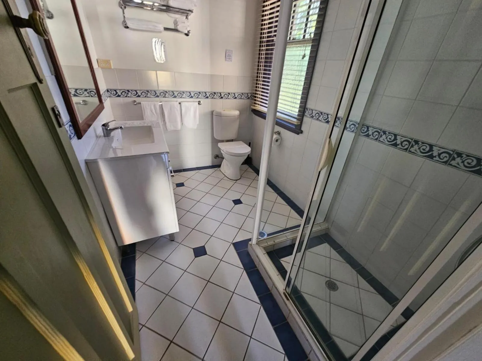 Bathroom in Waterview Gosford Motor Inn