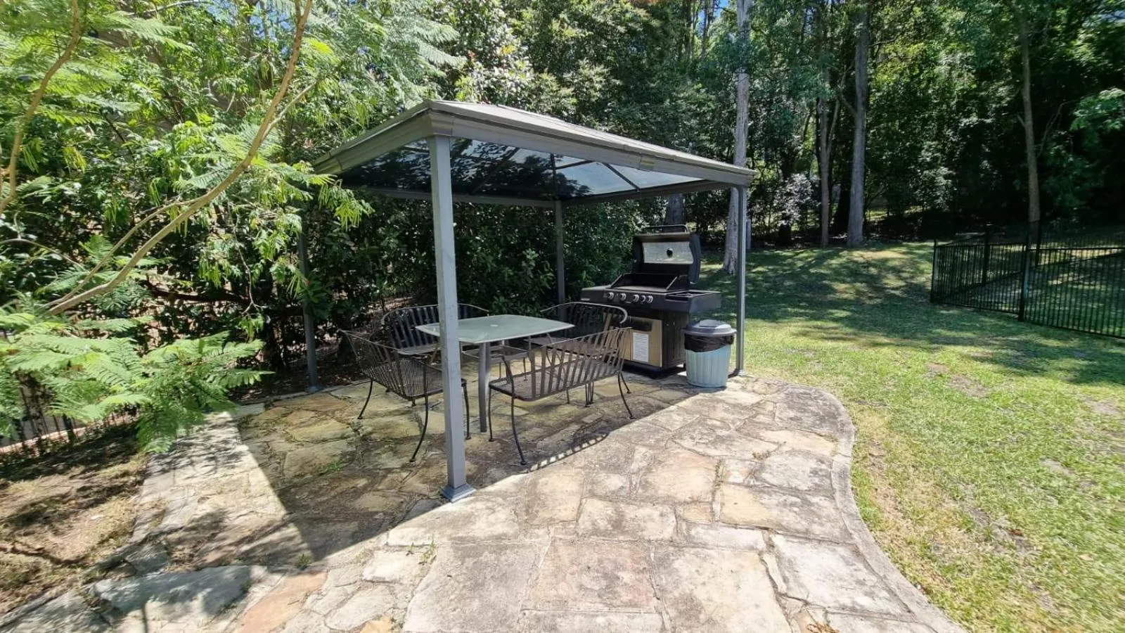 BBQ facilities in Waterview Gosford Motor Inn