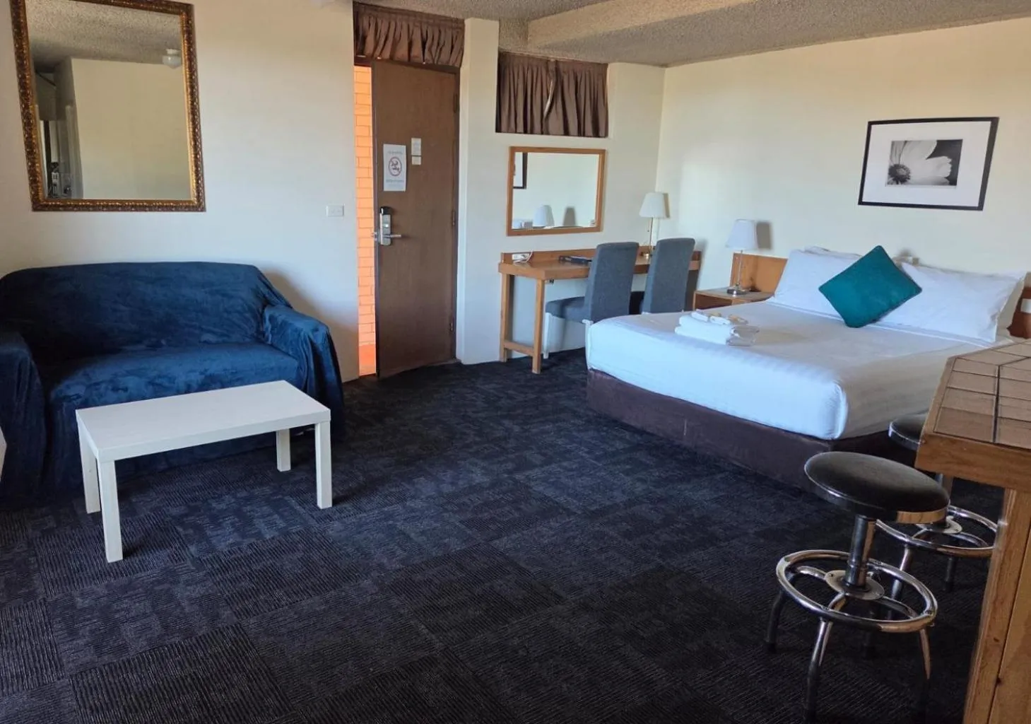 Bed in Waterview Gosford Motor Inn