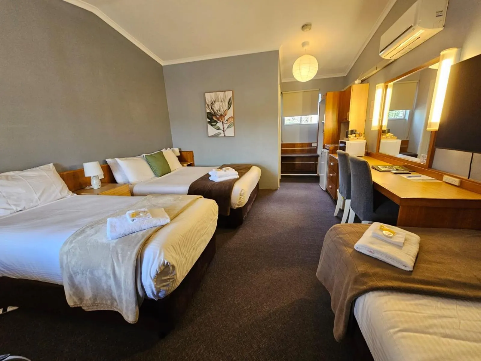 Photo of the whole room, Bed in Waterview Gosford Motor Inn