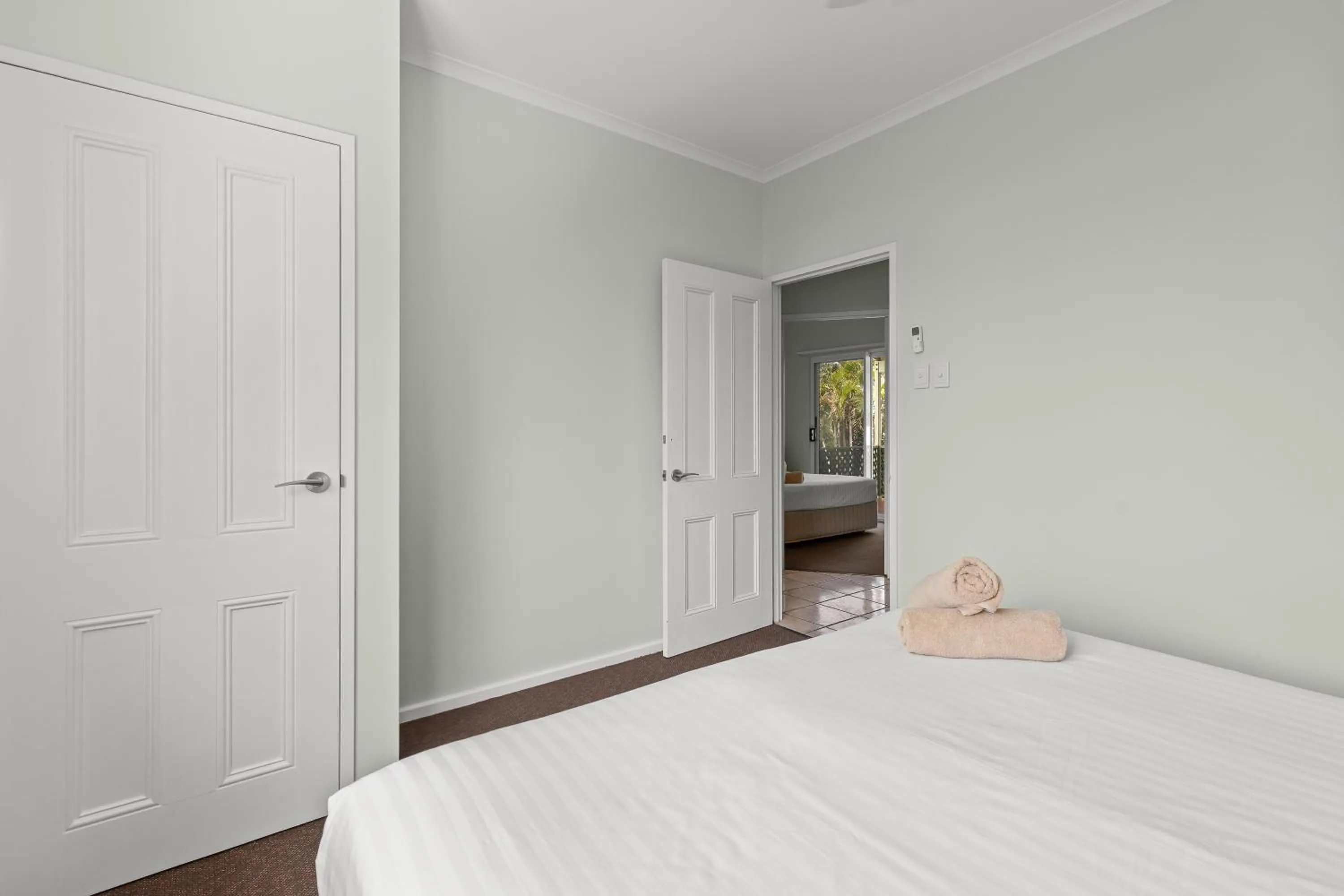 Bedroom, Bed in Cable Beachside Villas