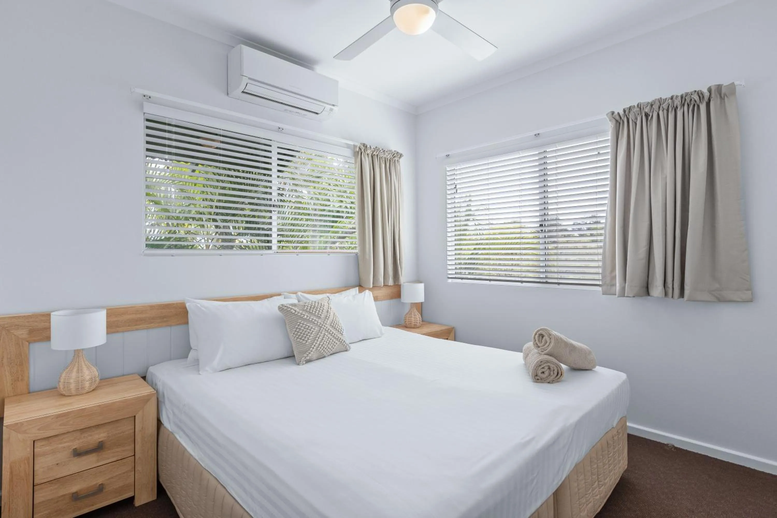 Bed in Cable Beachside Villas