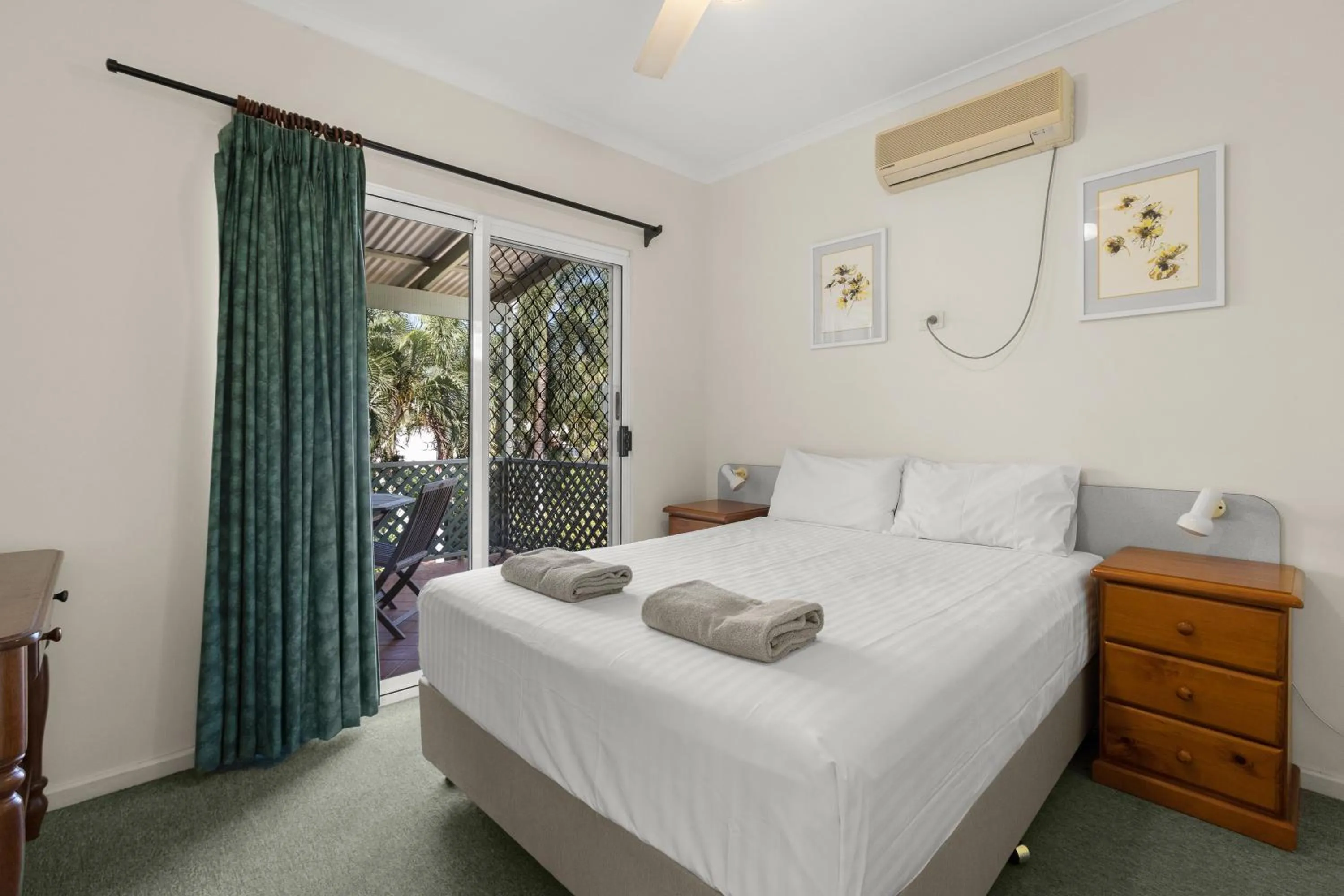 Bed in Cable Beachside Villas