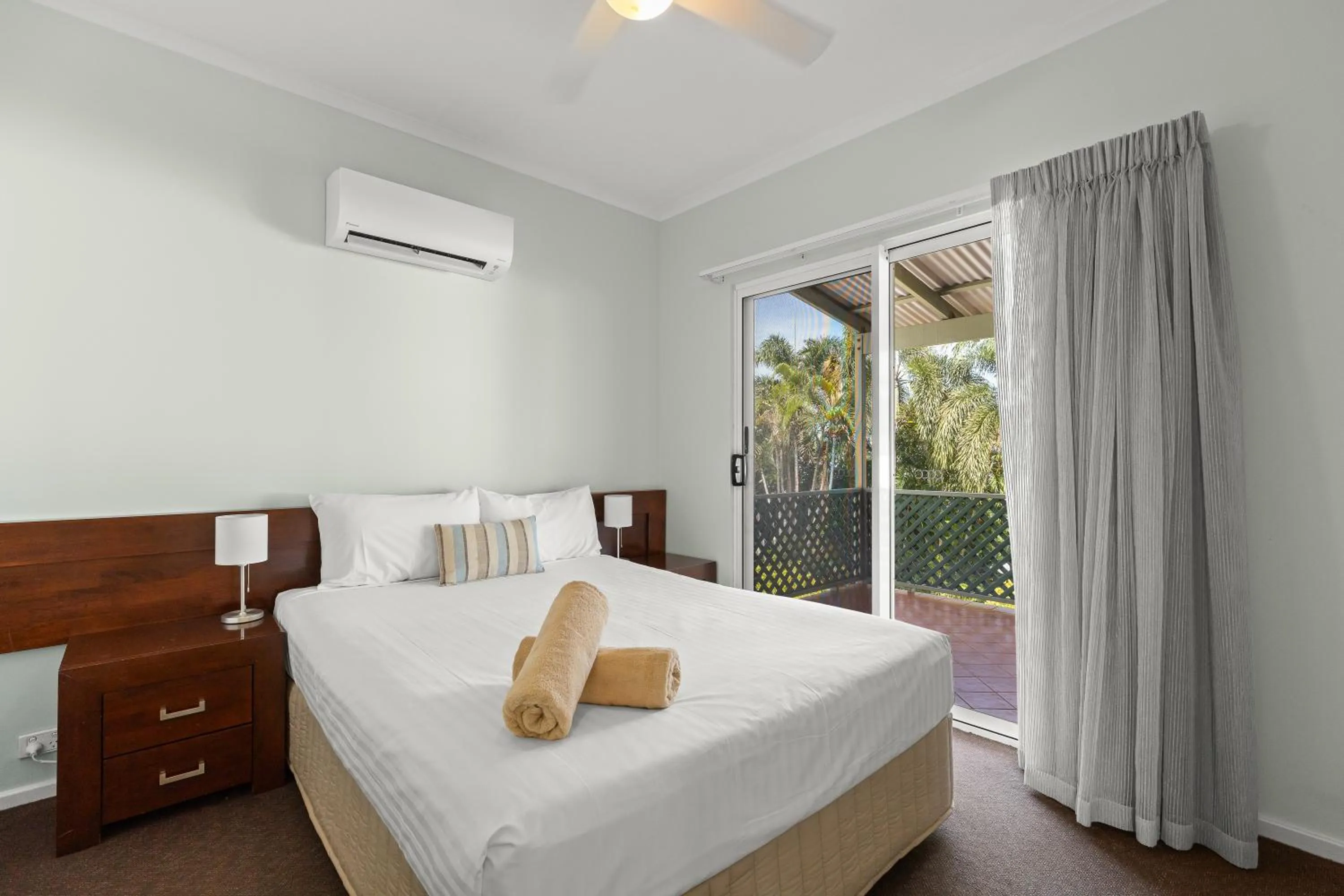 Bedroom, Bed in Cable Beachside Villas