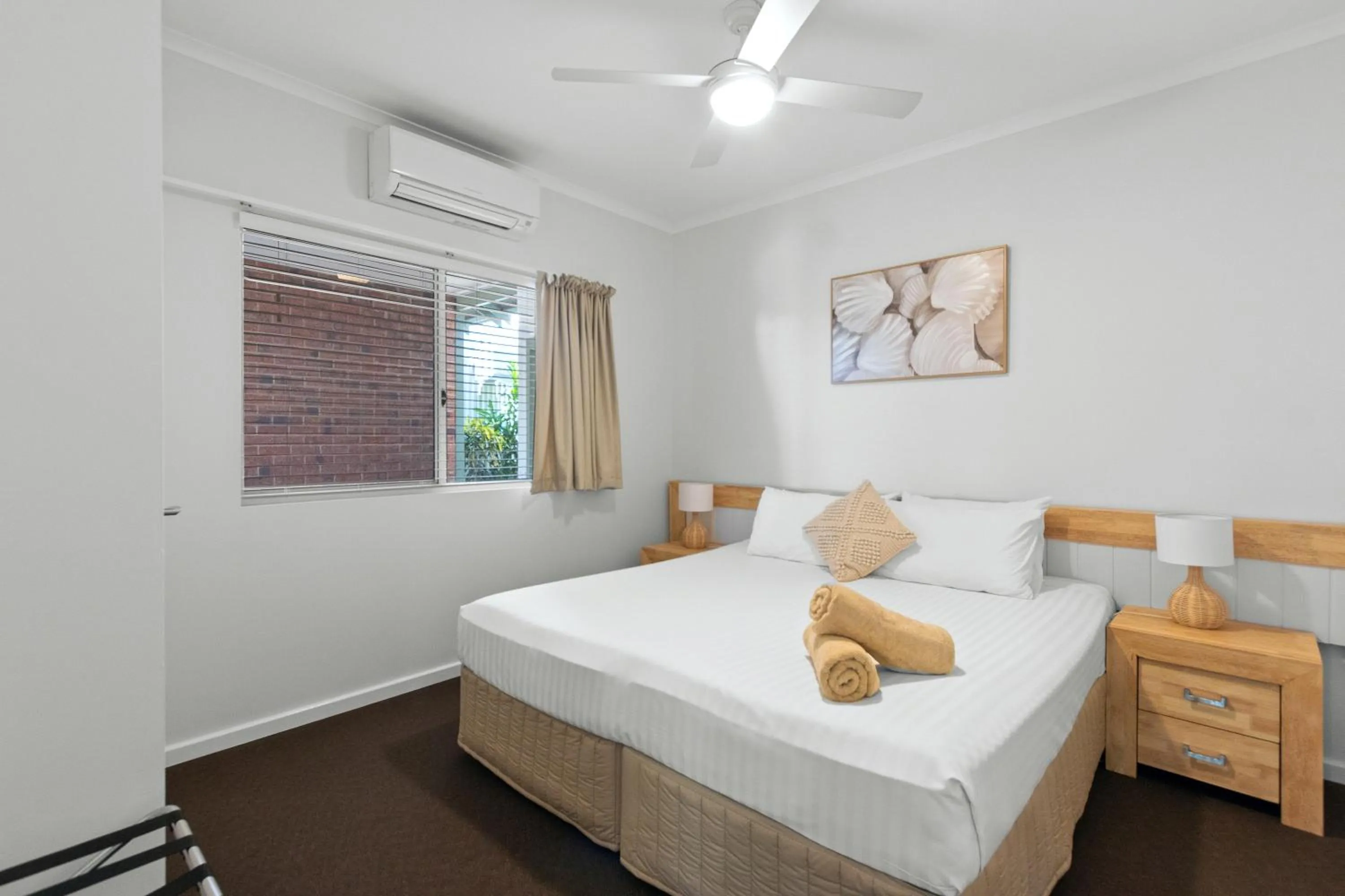 Bed in Cable Beachside Villas