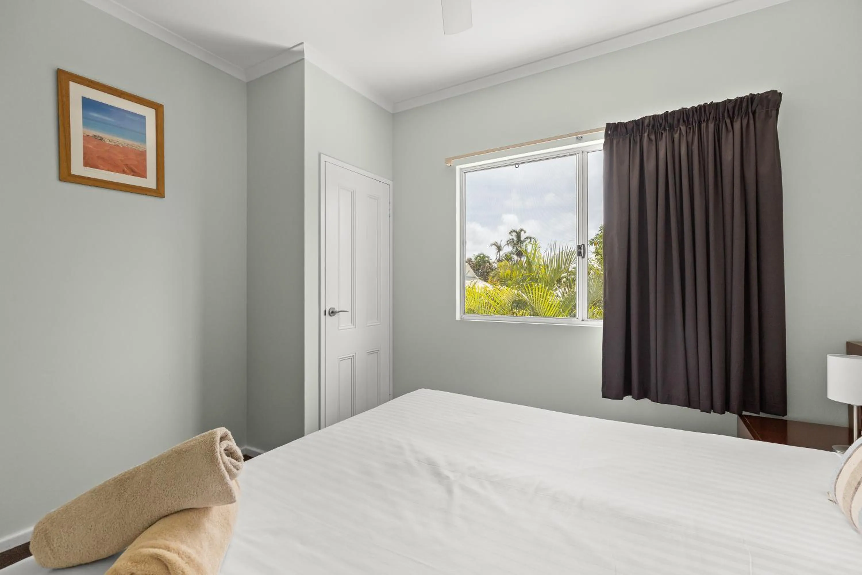 Bedroom, Bed in Cable Beachside Villas