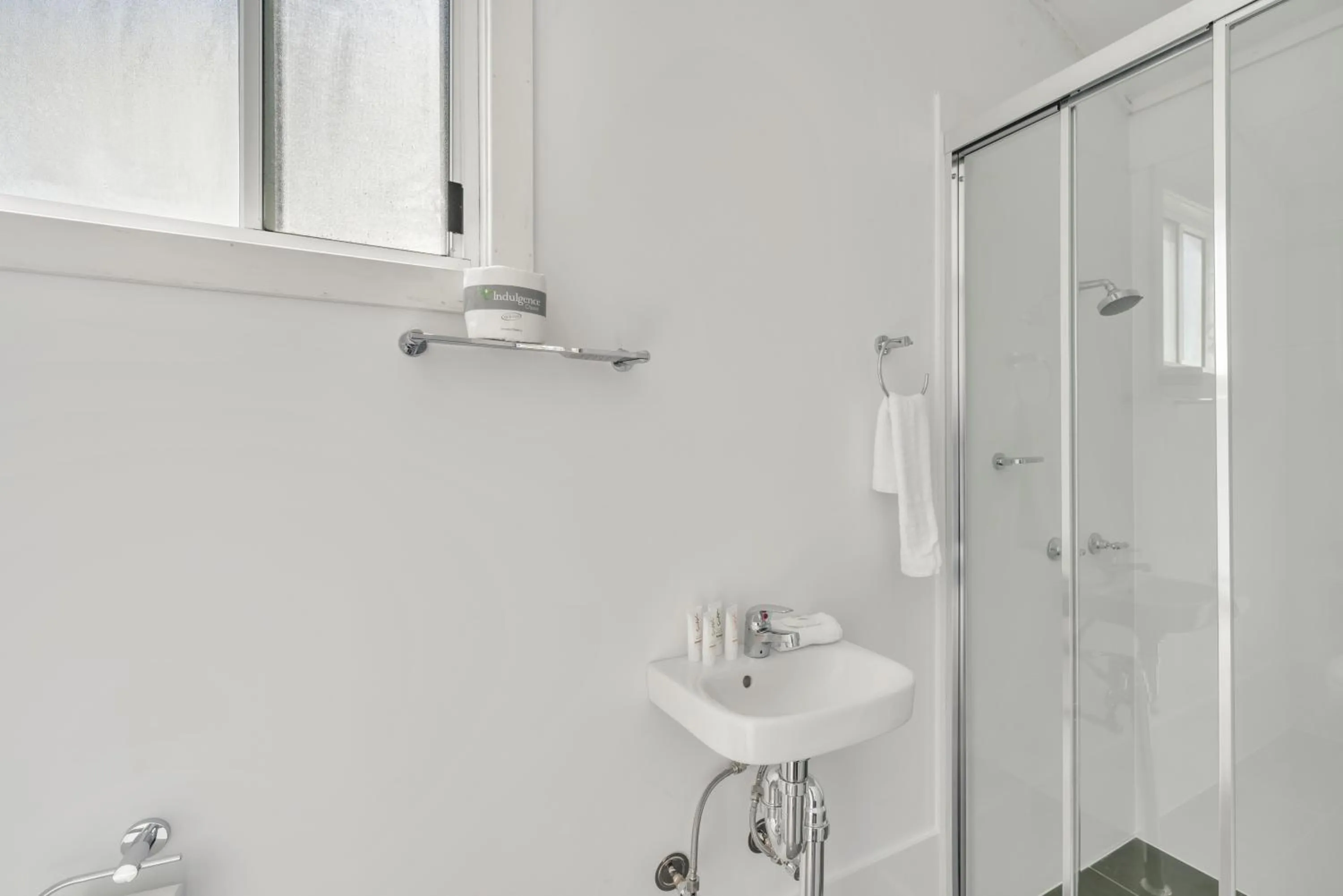 Bathroom in Ingenia Holidays Middle Rock