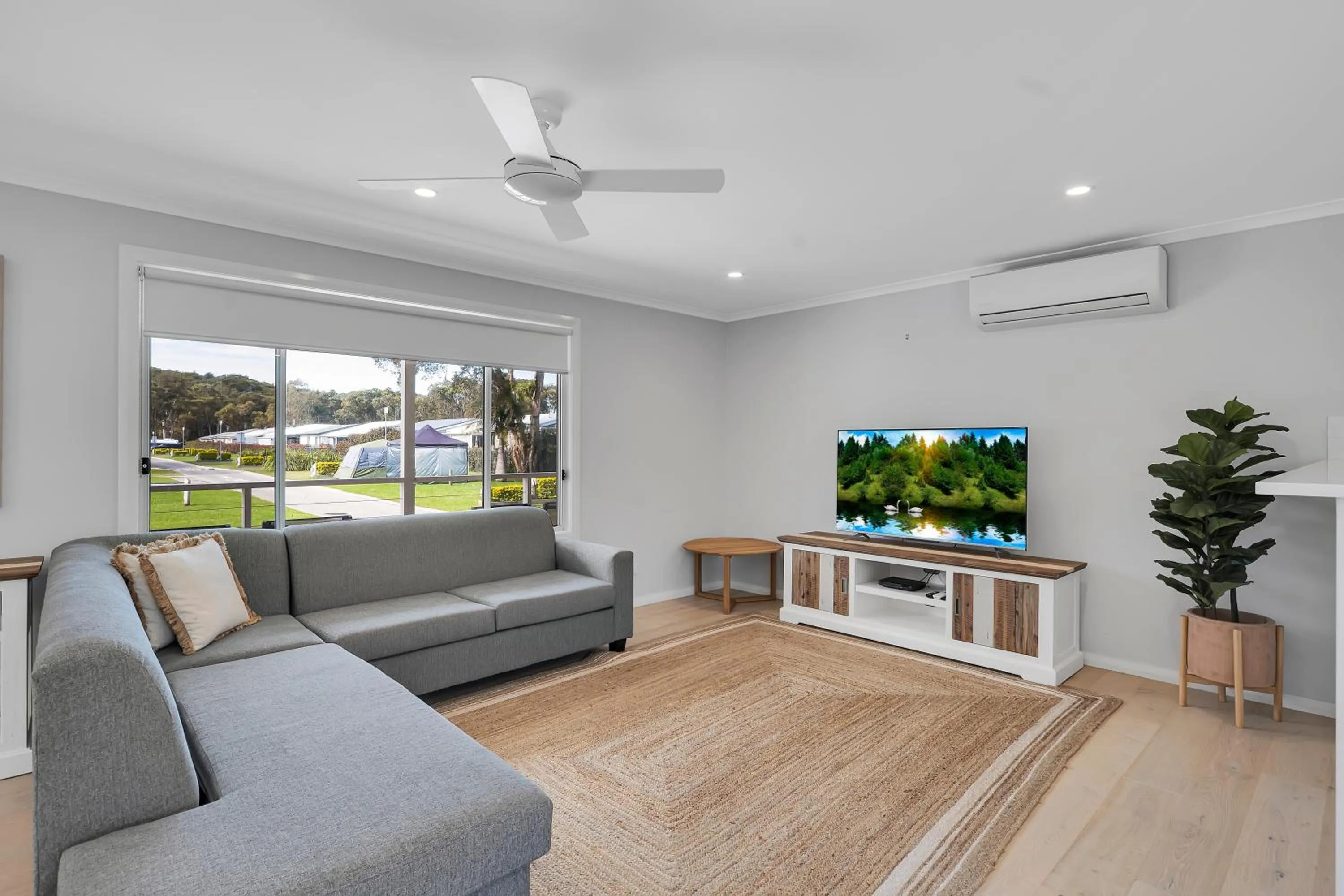 Living room in Ingenia Holidays Middle Rock