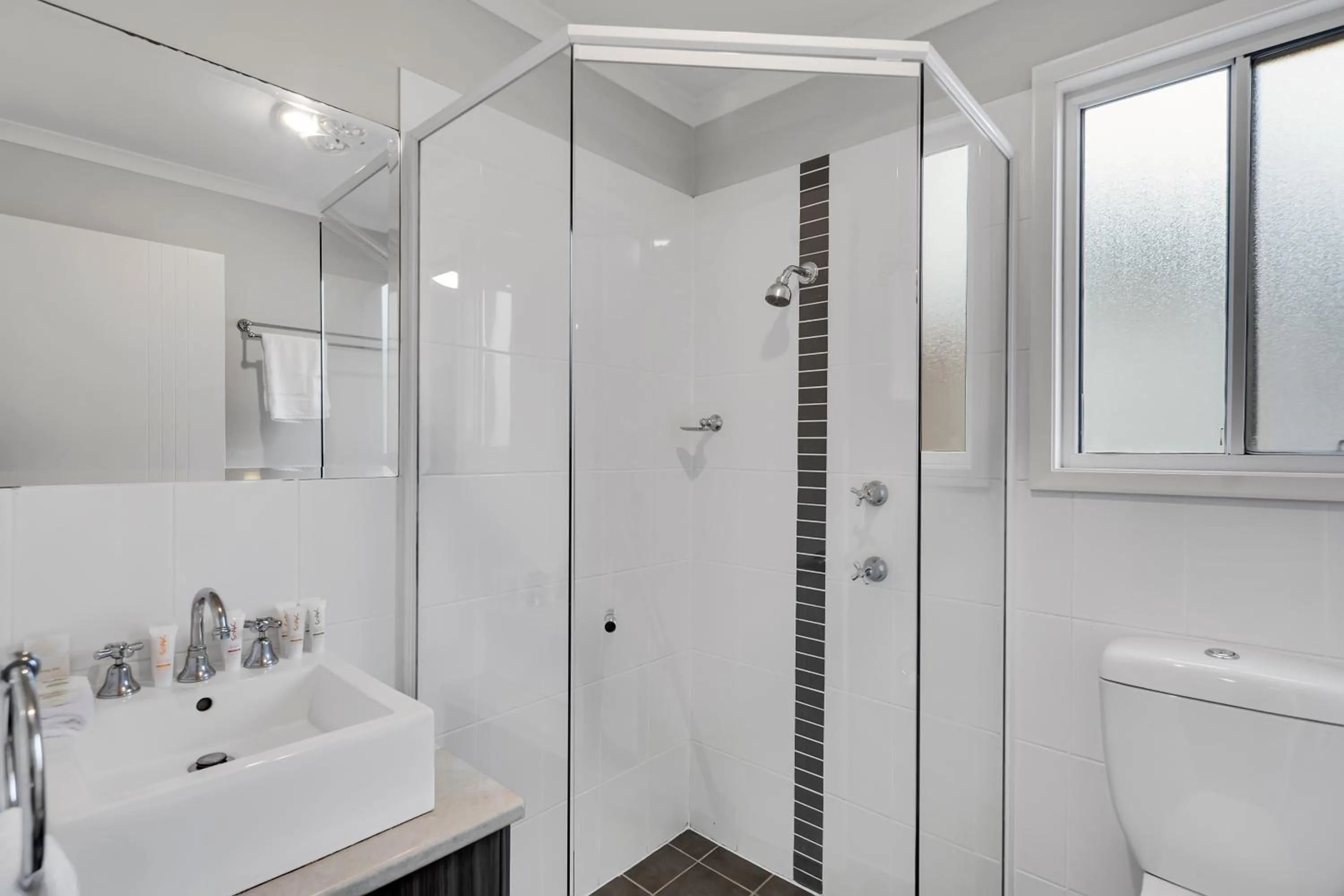 Bathroom in Ingenia Holidays Middle Rock