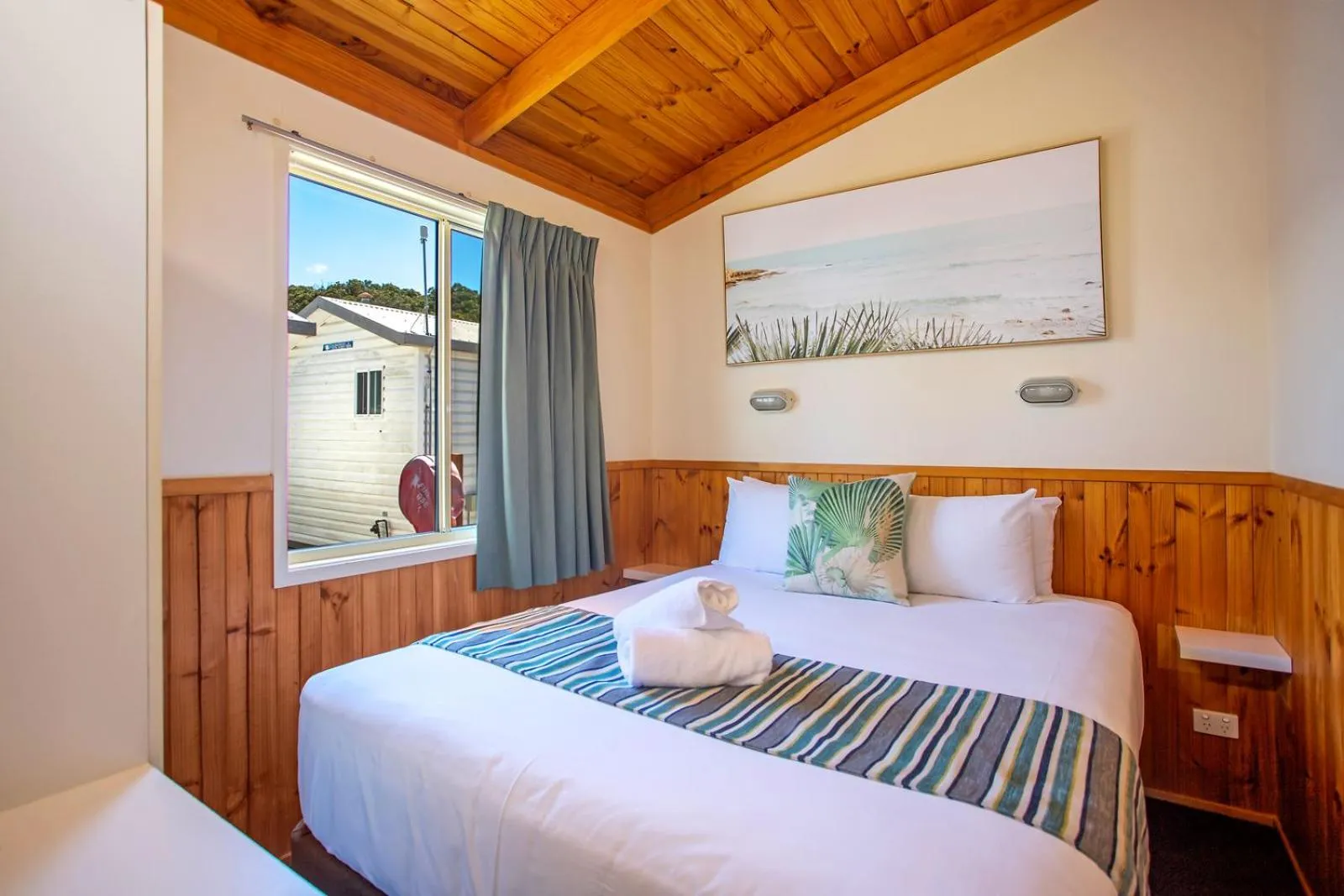 Bedroom, Bed in Ingenia Holidays Middle Rock