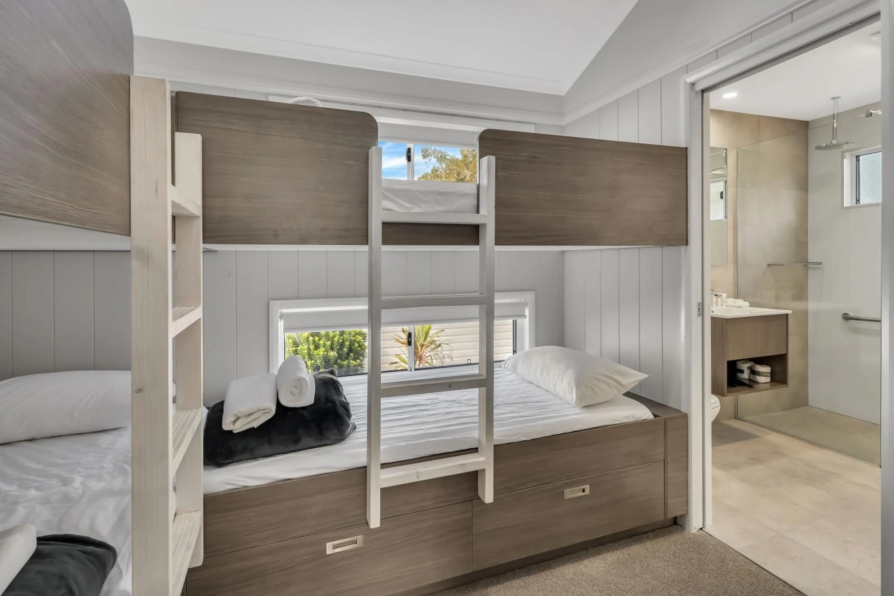 bunk bed, Bed in Ingenia Holidays Middle Rock
