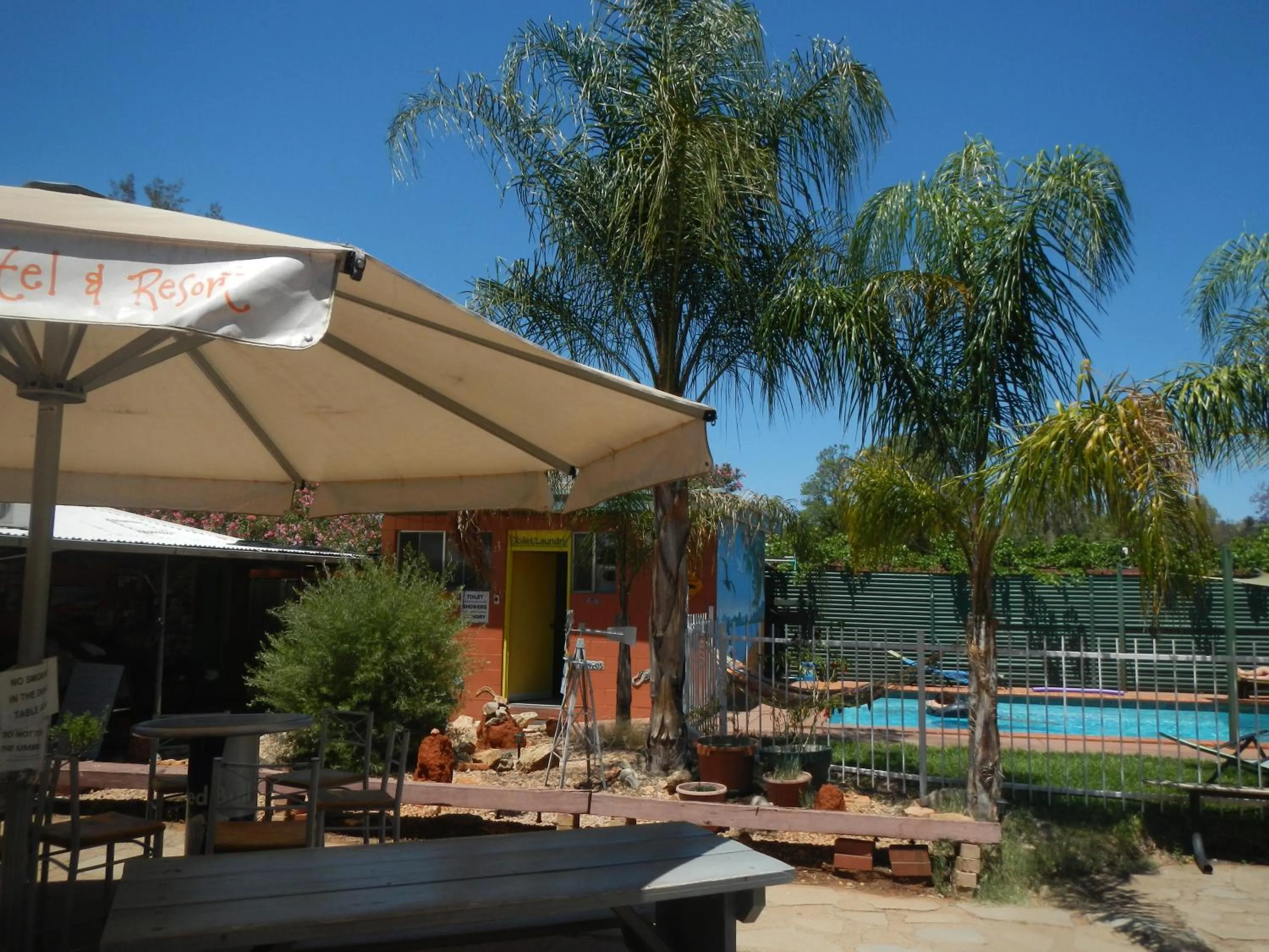 Facade/entrance in Alice Lodge