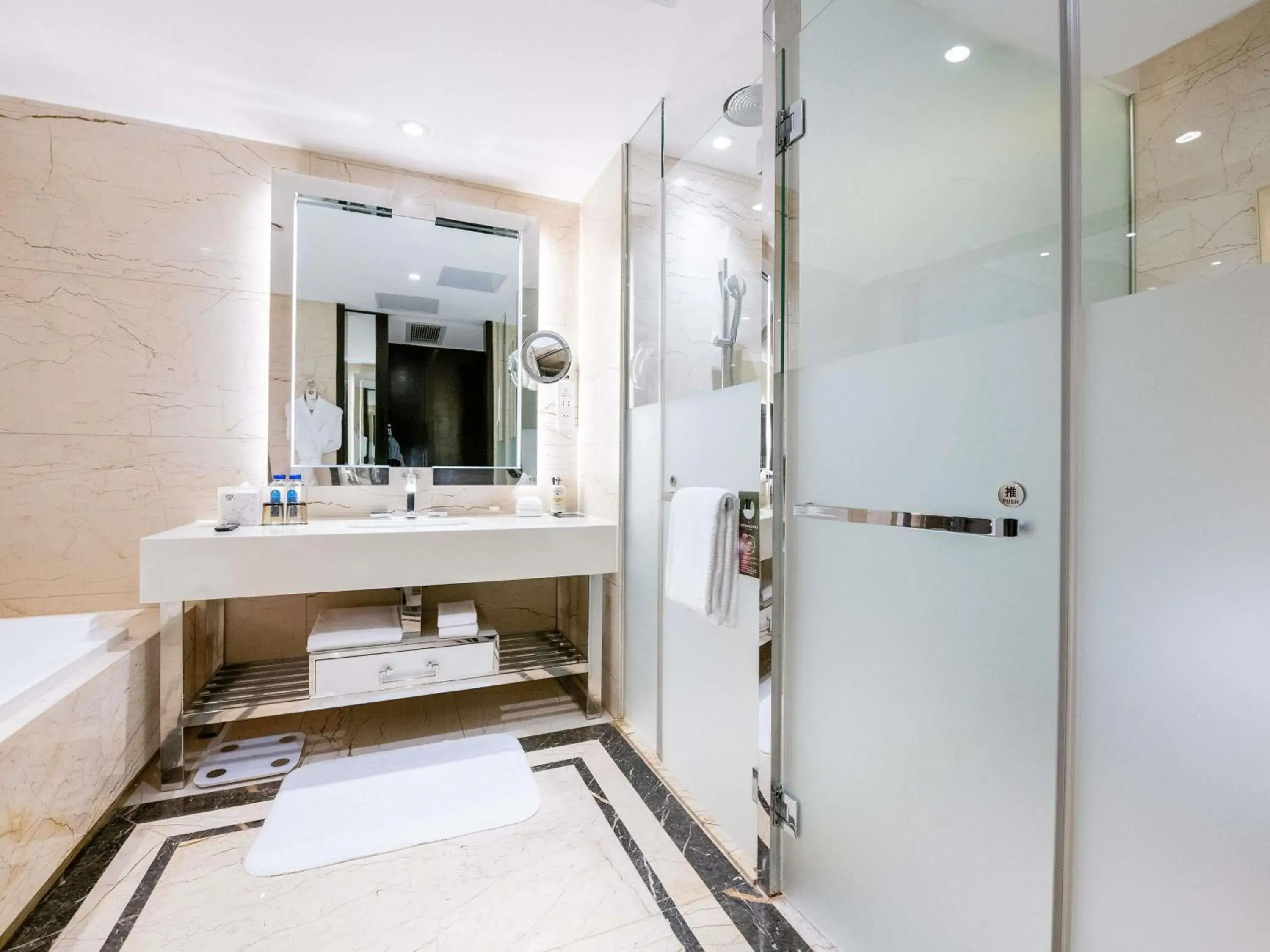 Bedroom in Pullman Guiyang Bedroom in Pullman Guiyang