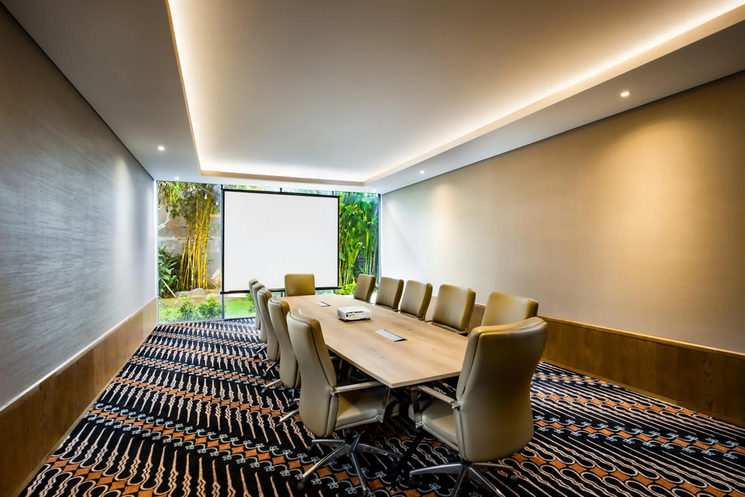 Meeting/conference room in HARRIS Hotel & Residences Sunset Road
