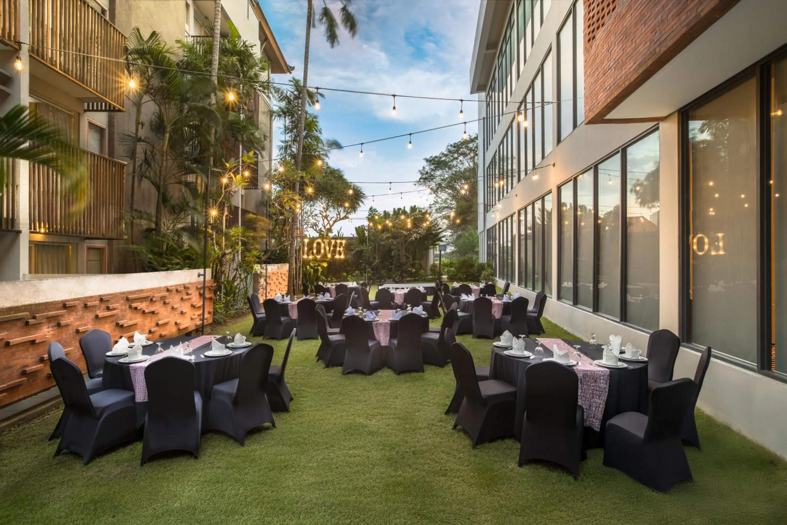 Garden in HARRIS Hotel & Residences Sunset Road