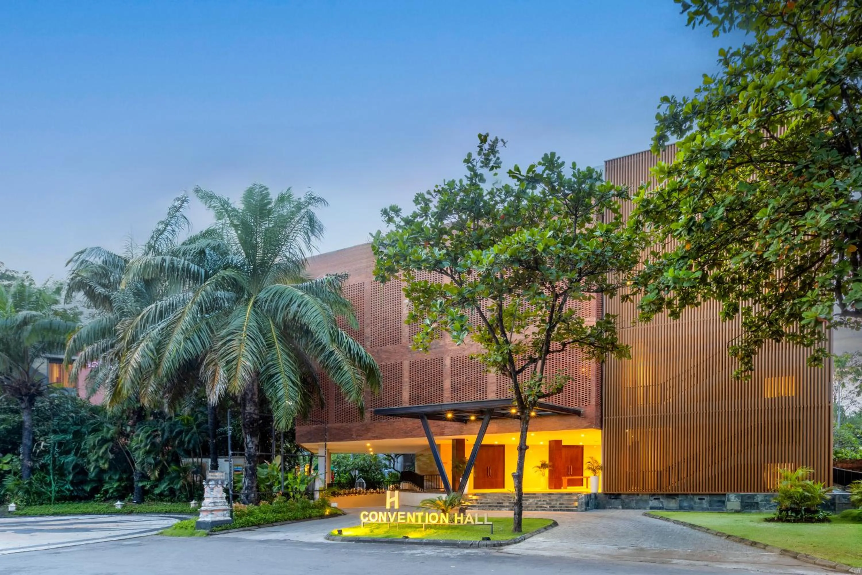 Property building in HARRIS Hotel & Residences Sunset Road